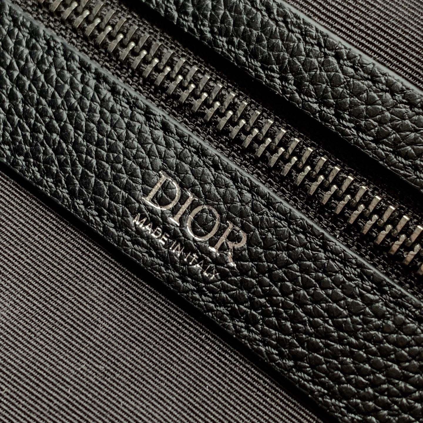 Dior CD Icon A5 Triangle Pouch  - DesignerGu