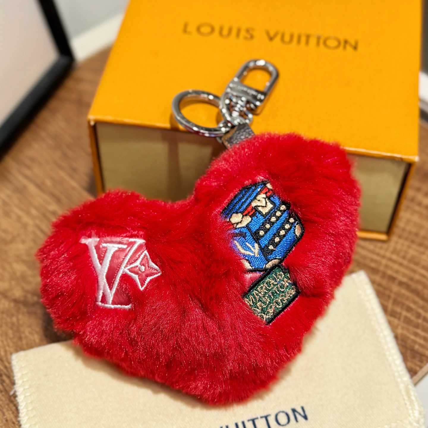 Louis Vuitton LV Lucky Heart Bag Charm   M03171 - DesignerGu