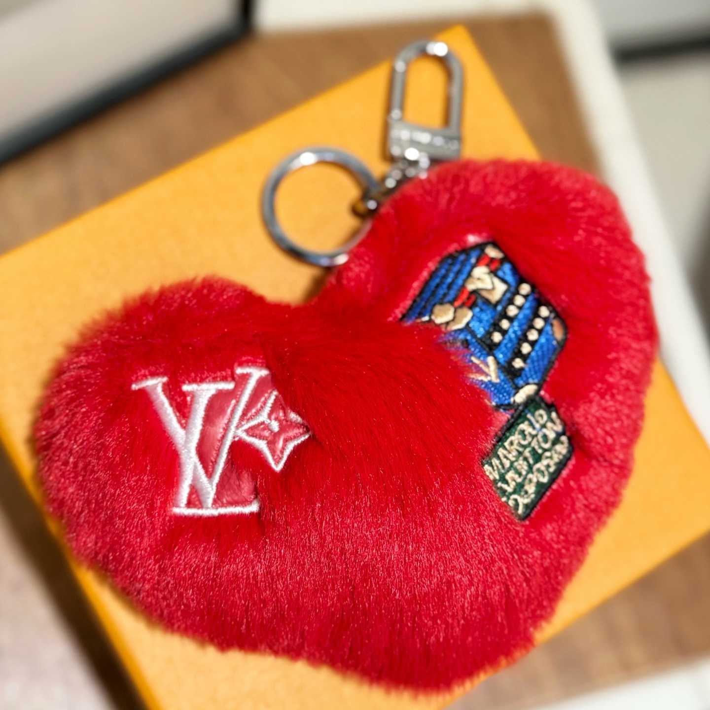 Louis Vuitton LV Lucky Heart Bag Charm   M03171 - DesignerGu