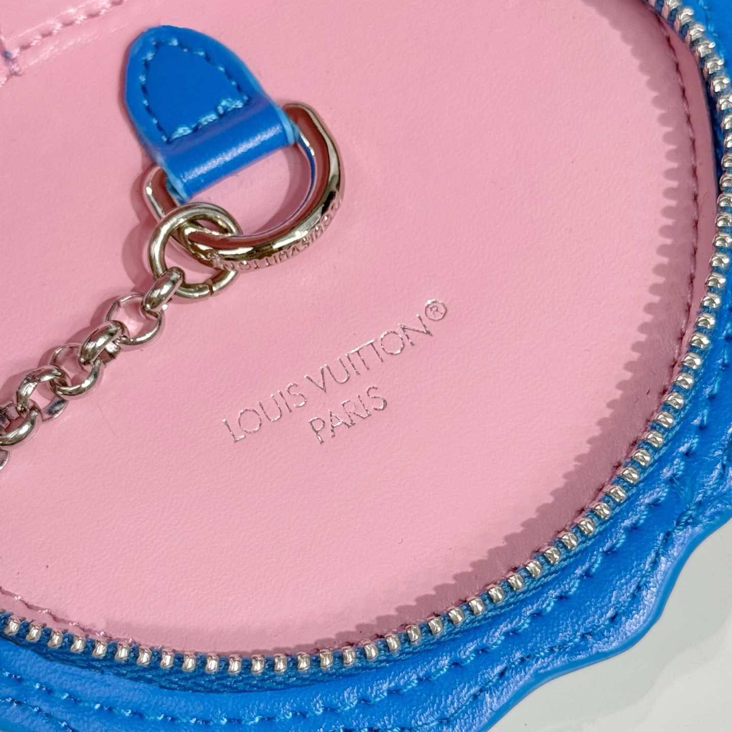 Louis Vuitton LV Shell Bag Charm   M02620 - DesignerGu