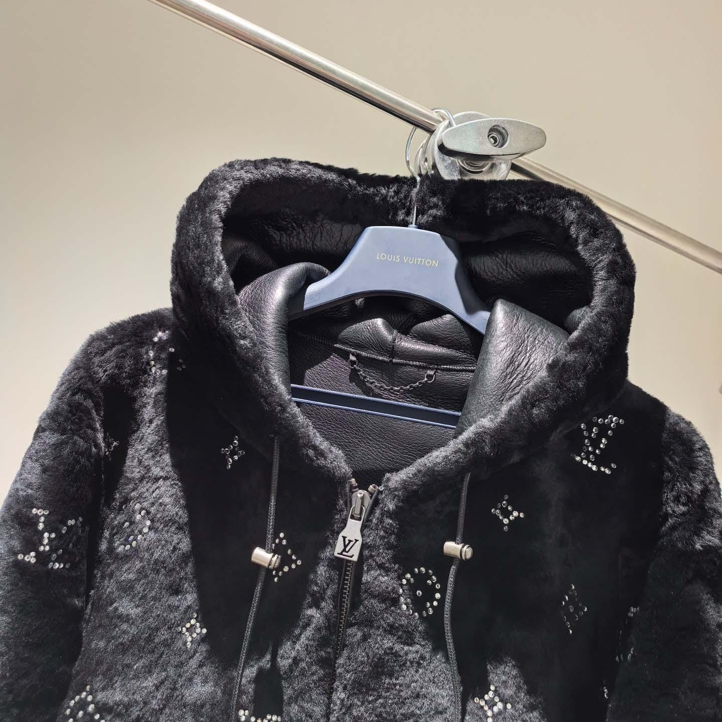 Louis Vuitton Monogram Embellished Shearling Hoodie   1AHBZ0 - DesignerGu