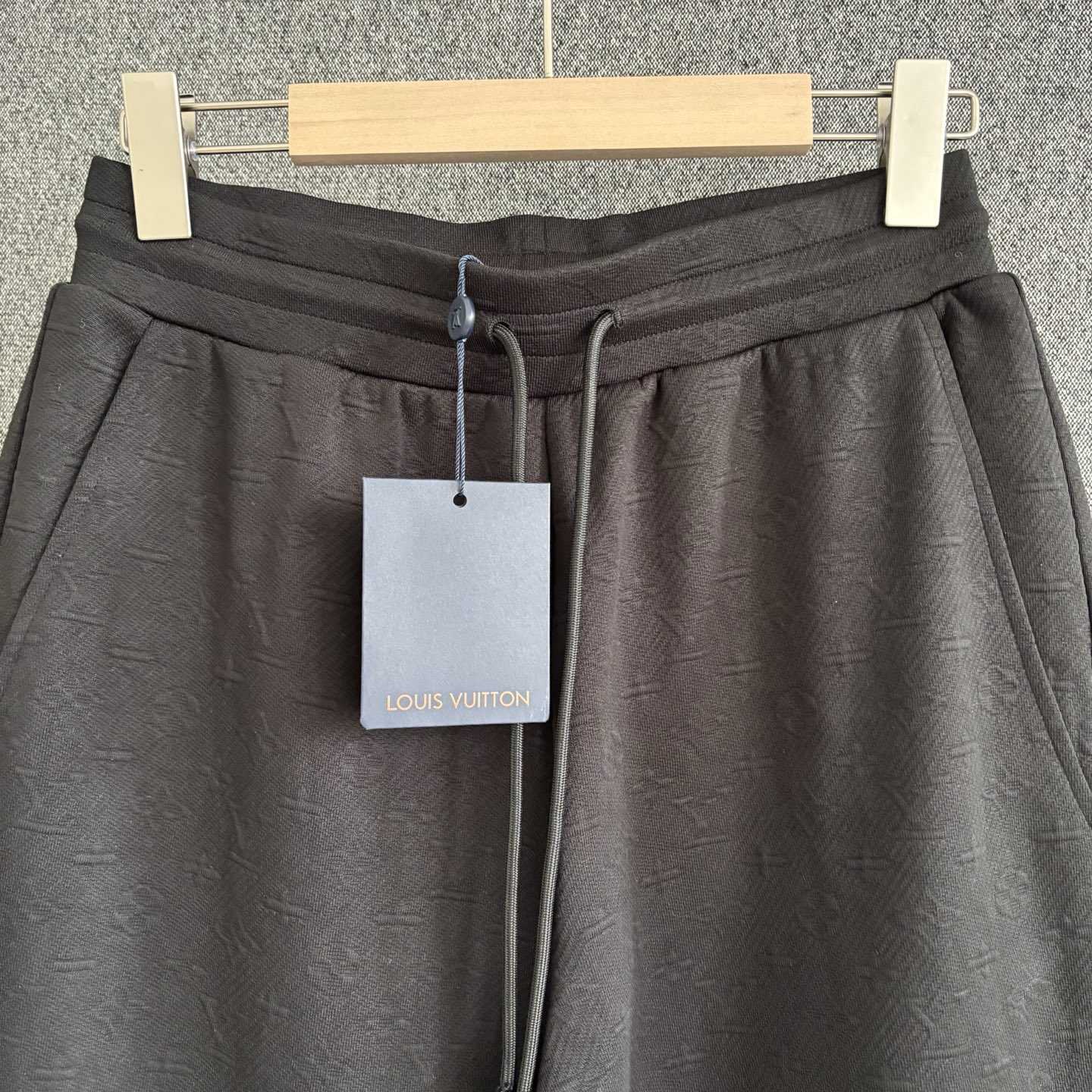 Louis Vuitton Monogram Track Pants   1A7Y05 - DesignerGu
