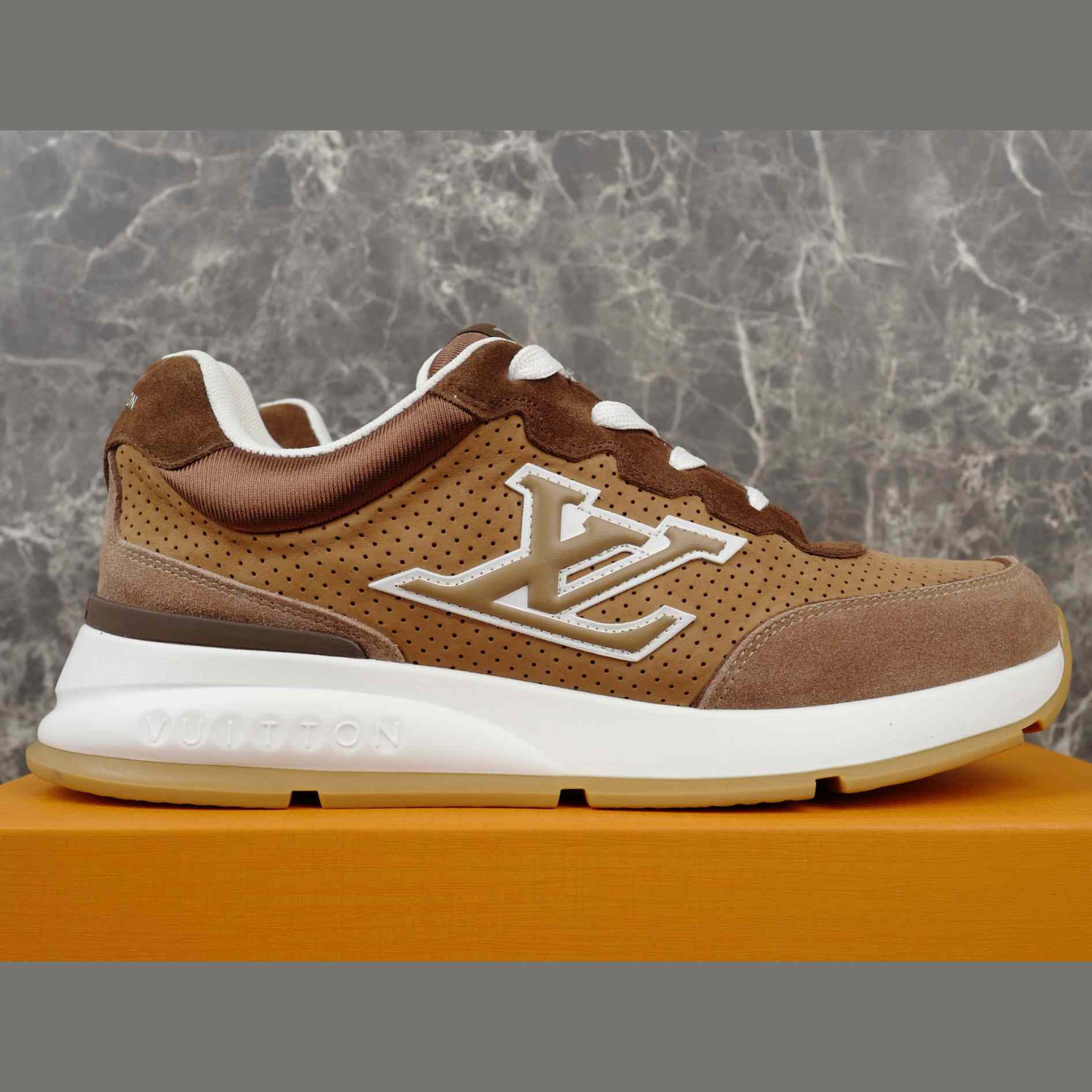 Louis Vuitton LV Classic Sneaker   1AIOJ3 - DesignerGu