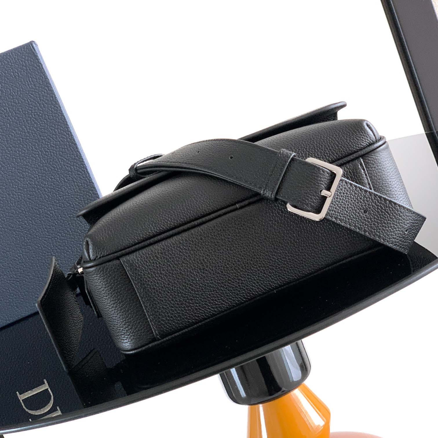 Dior CD Icon Zipped Messenger Bag  - DesignerGu