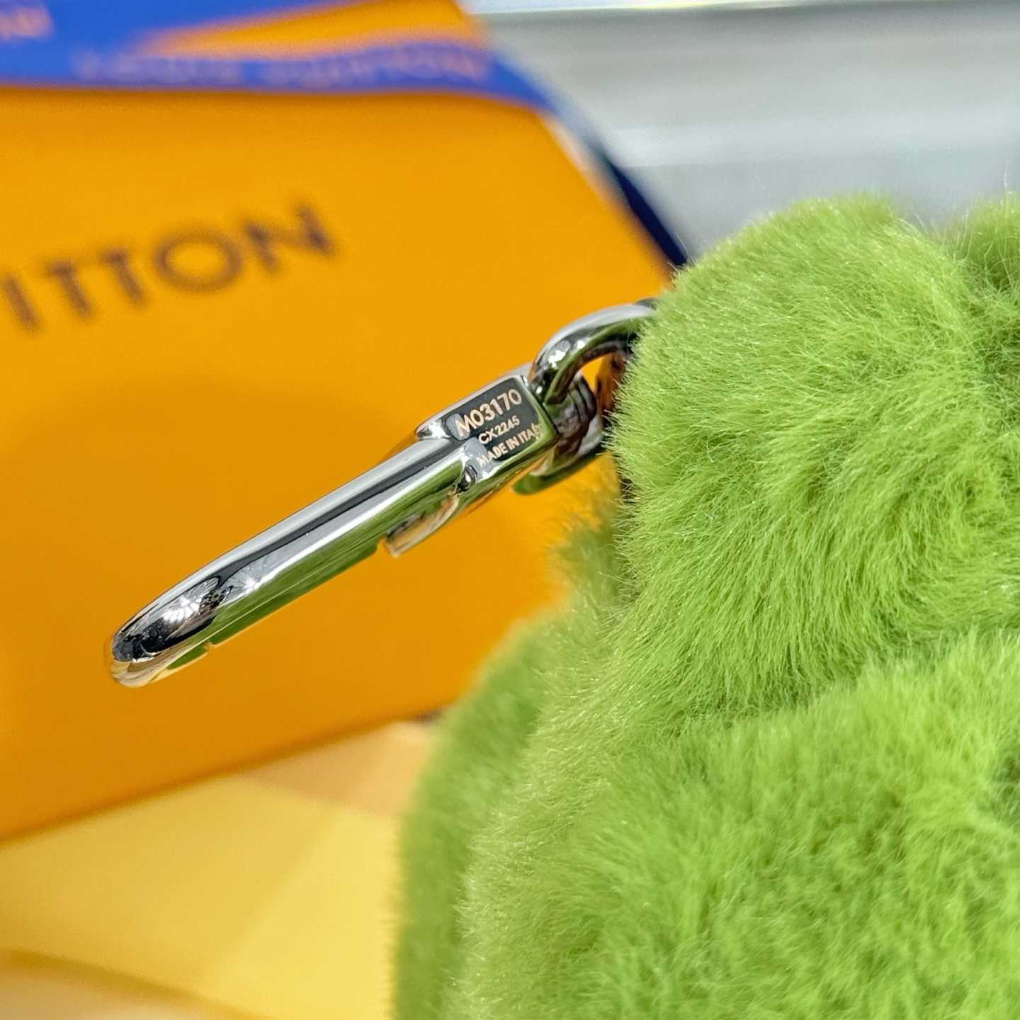 Louis Vuitton LV Lucky Trefoil Bag Charm   M03170 - DesignerGu