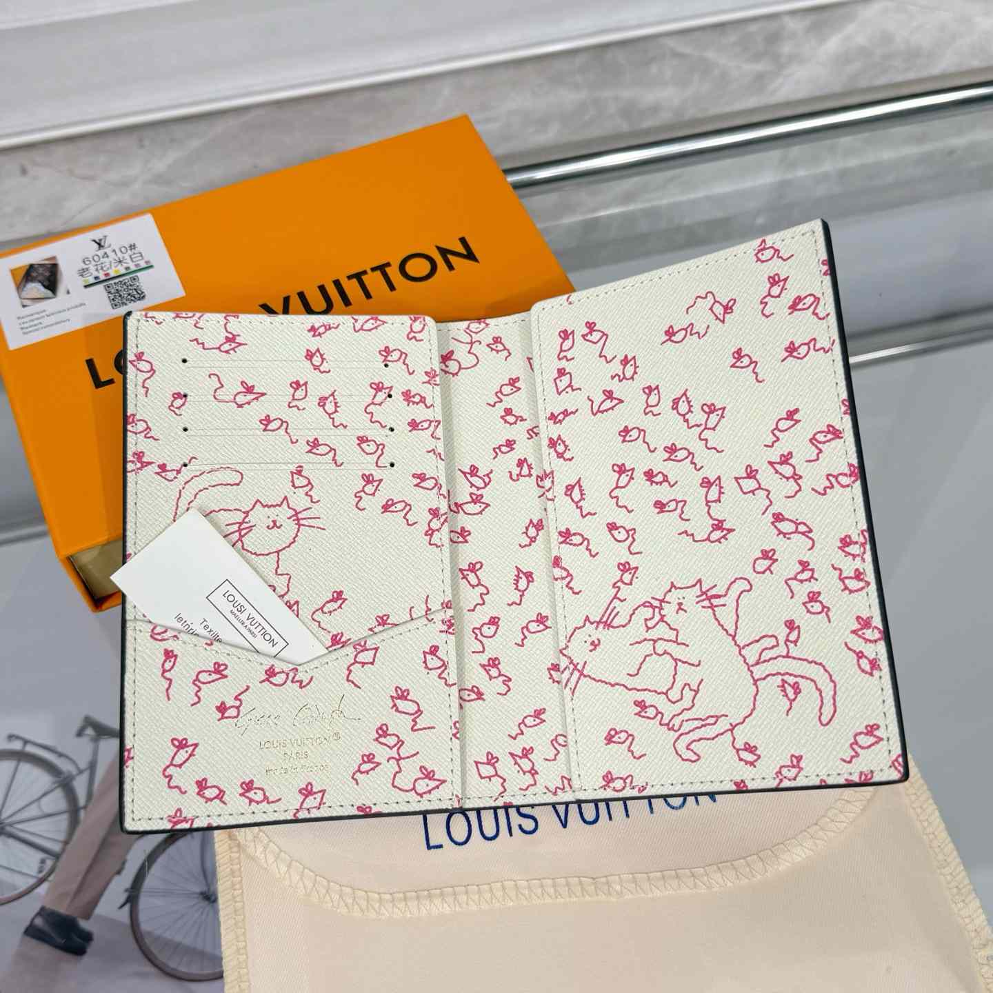 Louis Vuitton Passport Cover   M25753 - DesignerGu