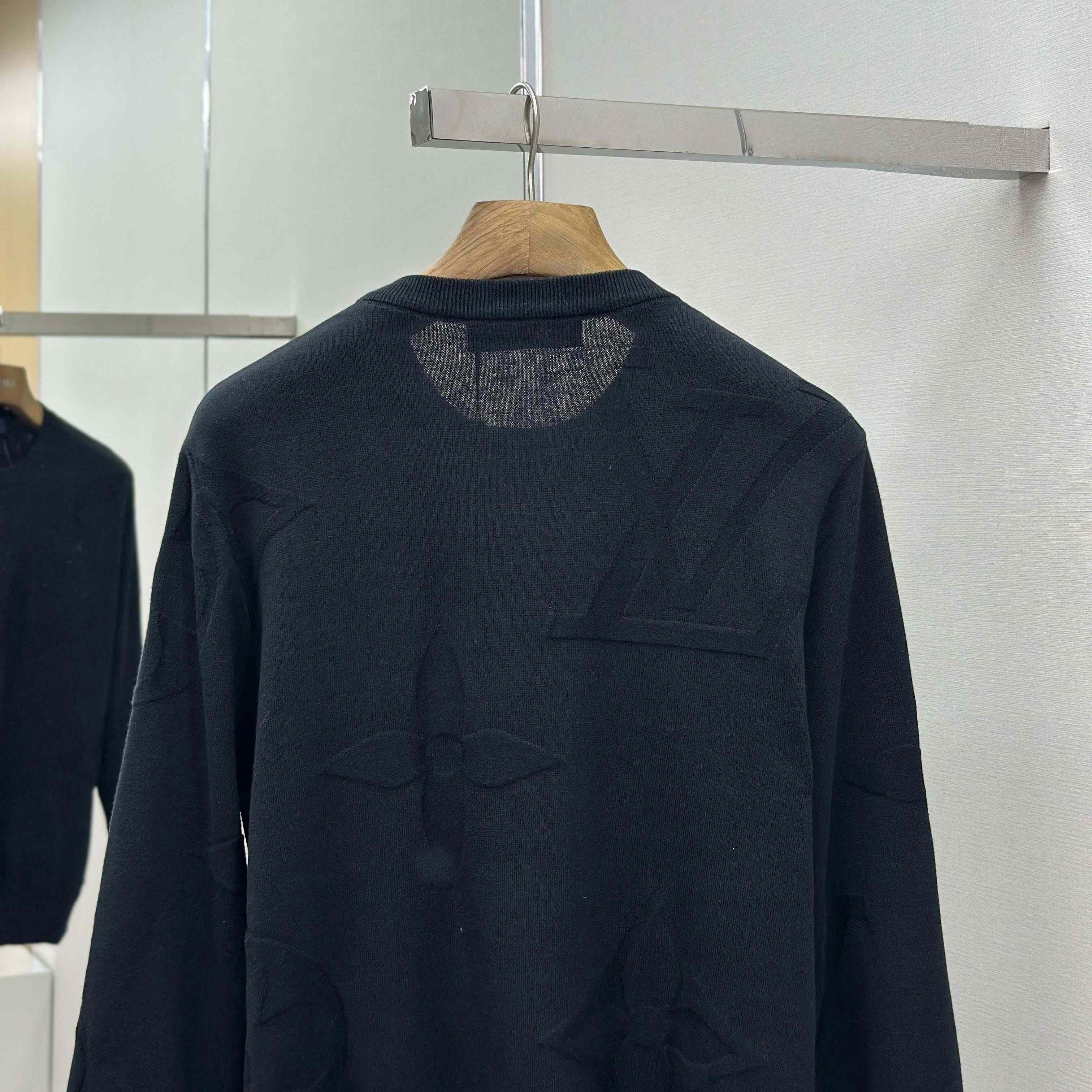 Louis Vuitton Monogram Long-Sleeved Cotton Crewneck   1AIWEB - DesignerGu