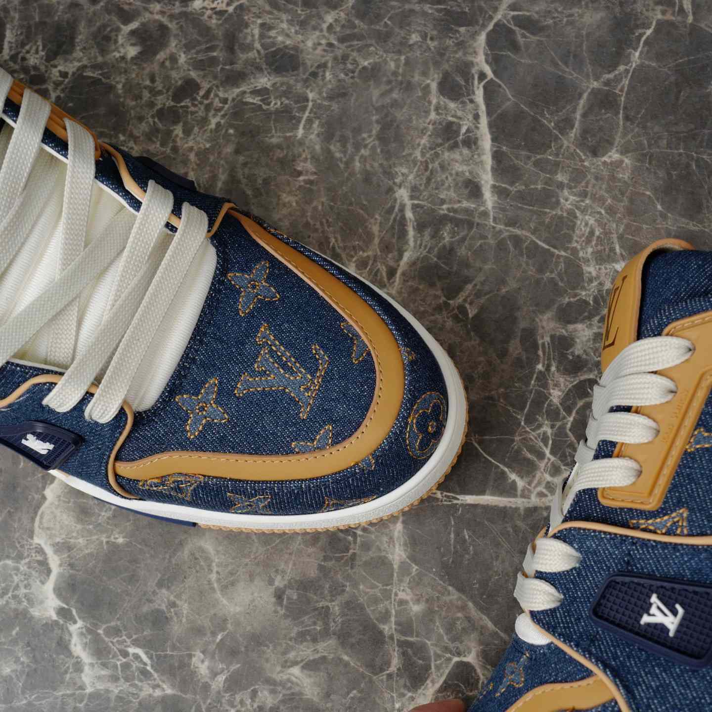 Louis Vuitton LV Trainer Sneaker   1AJ354 - DesignerGu