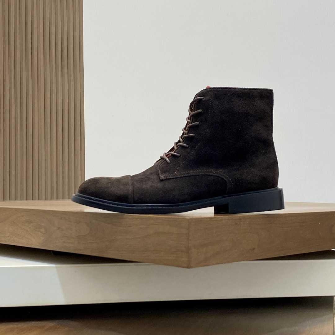 Gucci Men's Suede Lace-Up Boots - DesignerGu