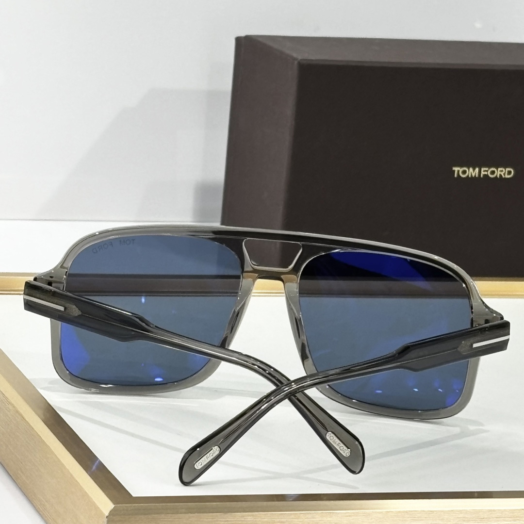 Tom Ford TF884 Sunglasses - DesignerGu