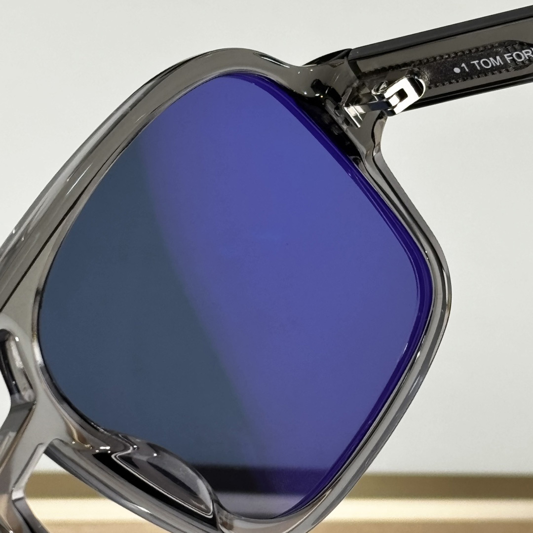 Tom Ford TF884 Sunglasses - DesignerGu