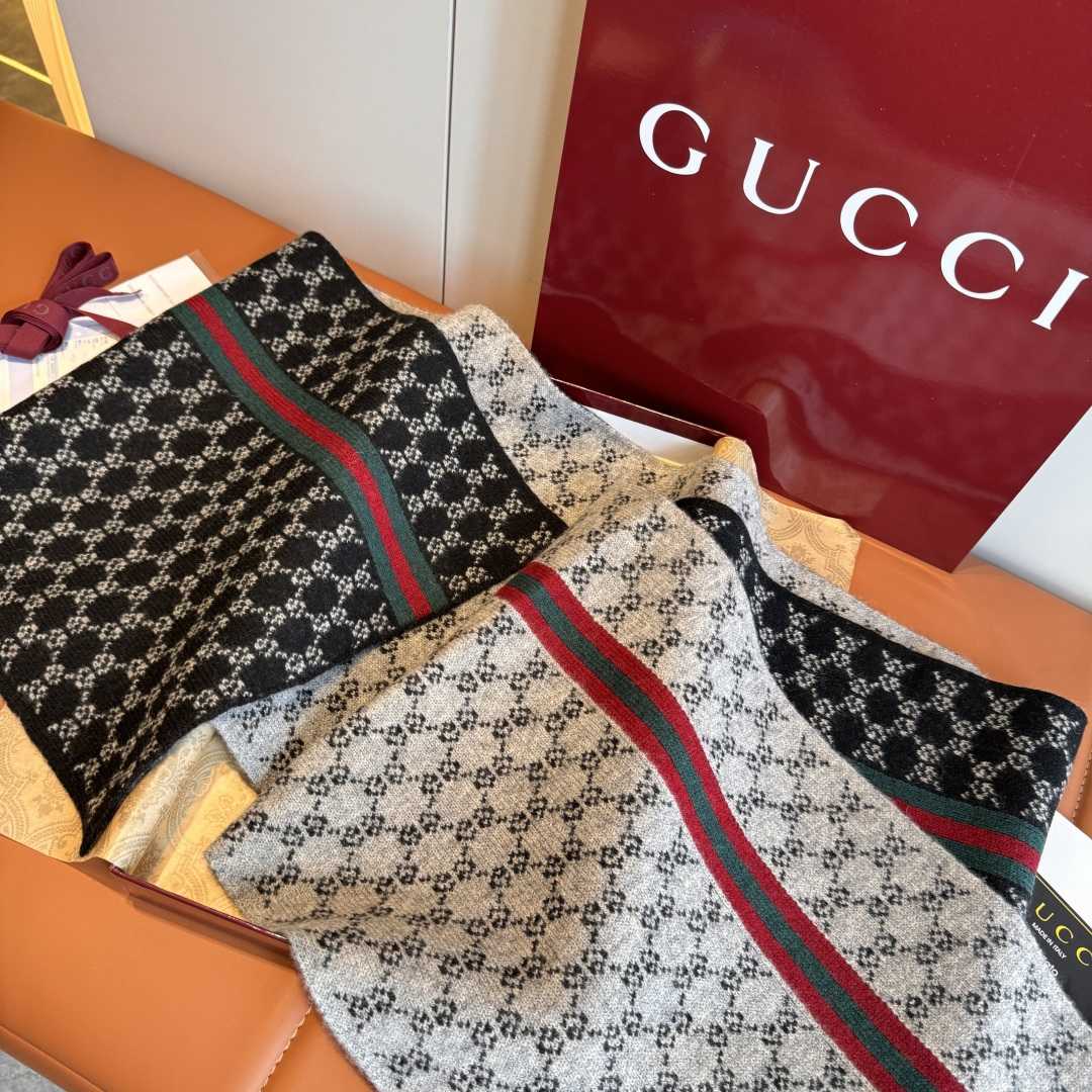 Gucci GG Supreme Scarf - DesignerGu