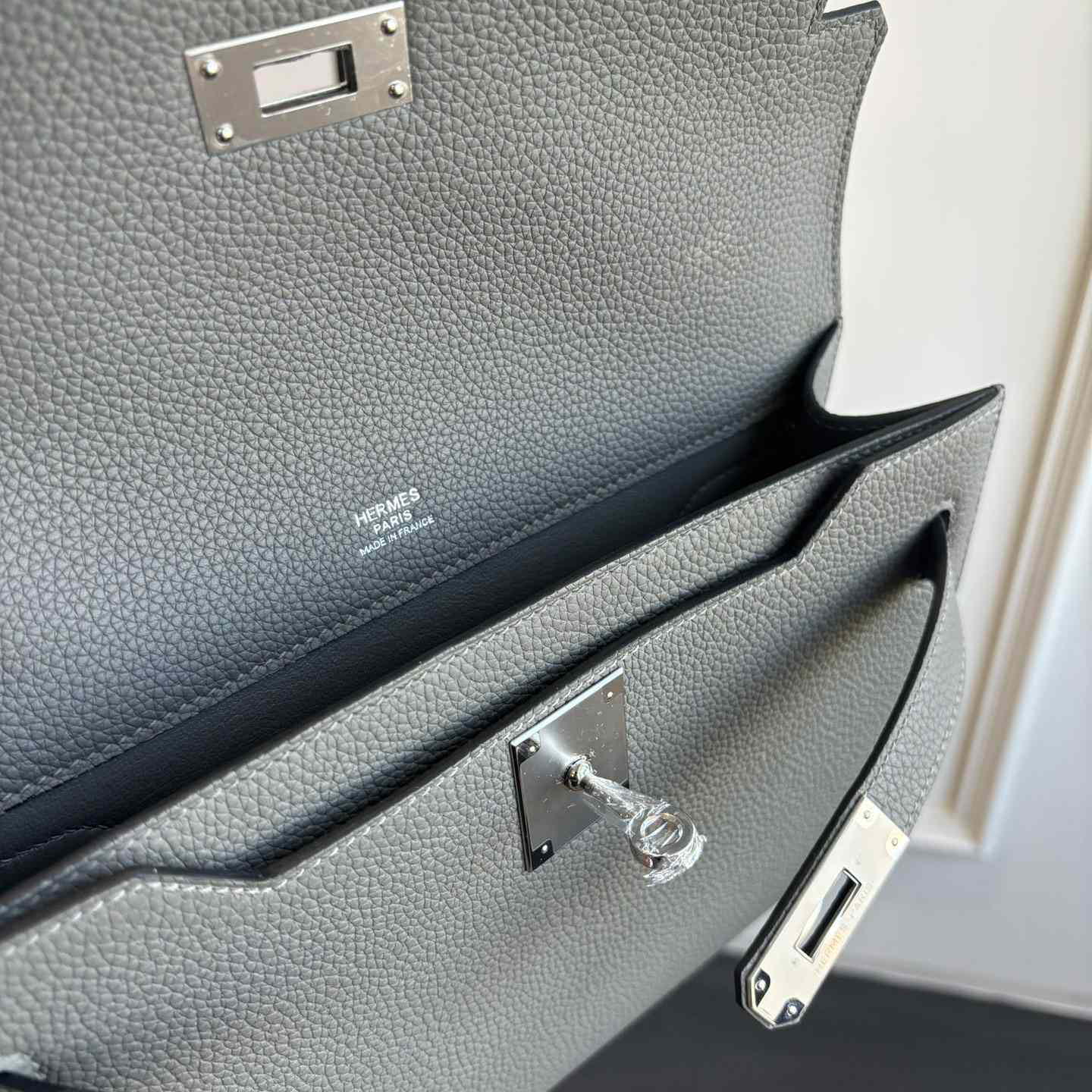 Hermes Kelly Depeches 25 Pouch - DesignerGu