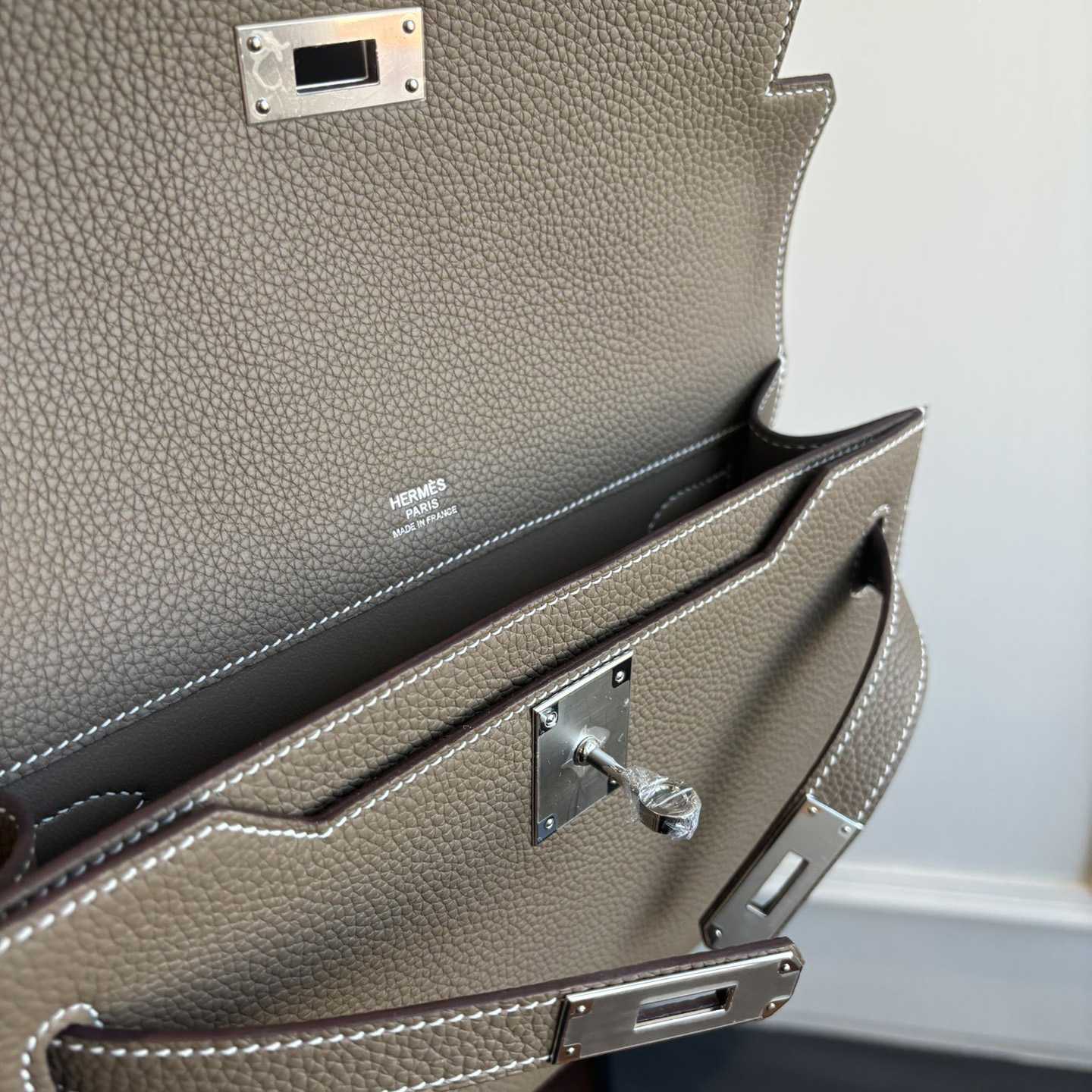 Hermes Kelly Depeches 25 Pouch - DesignerGu