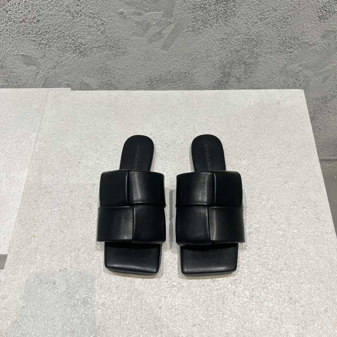 Bottega Veneta Flat Mule Sandals - DesignerGu
