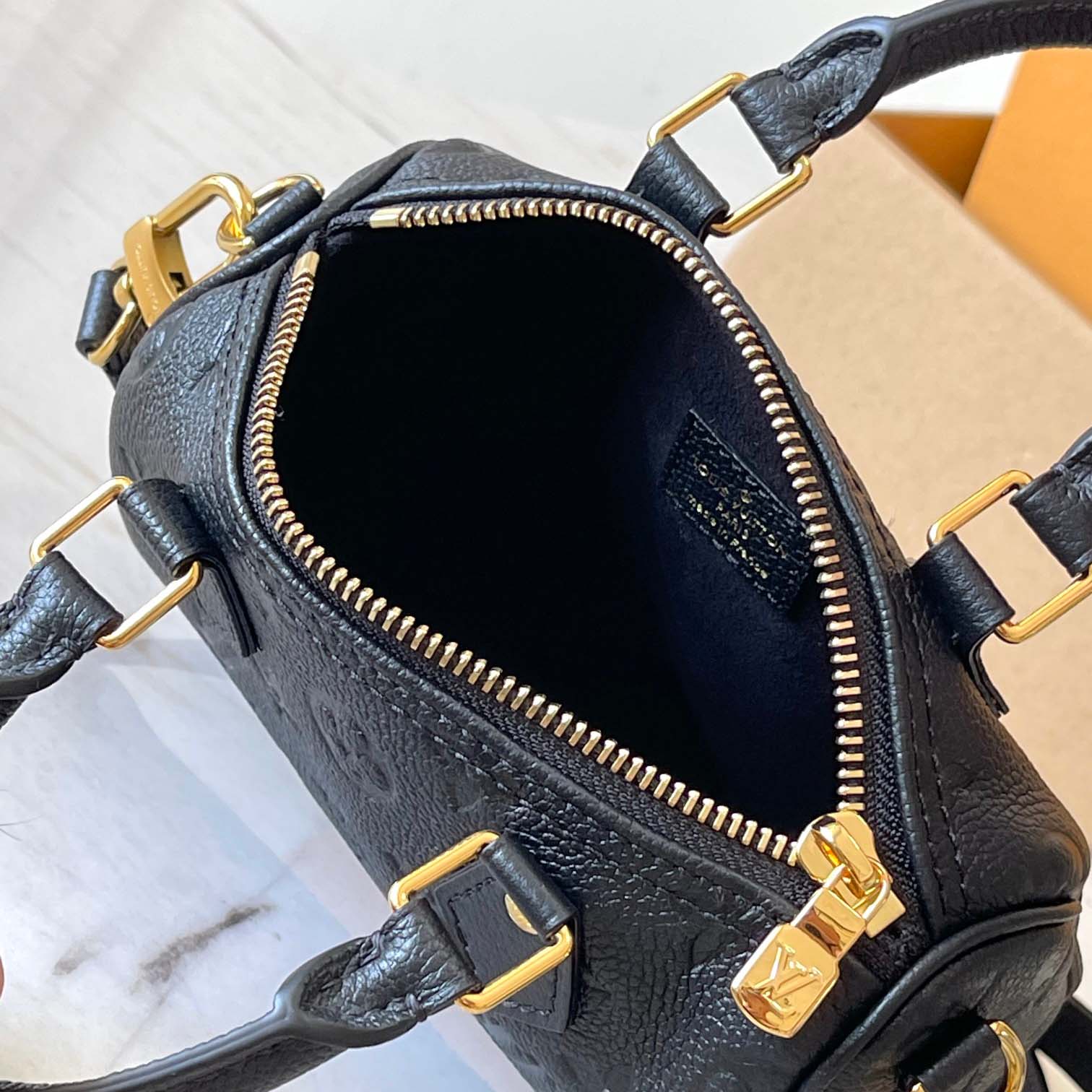 Louis Vuitton Nano Speedy   M82450 - DesignerGu