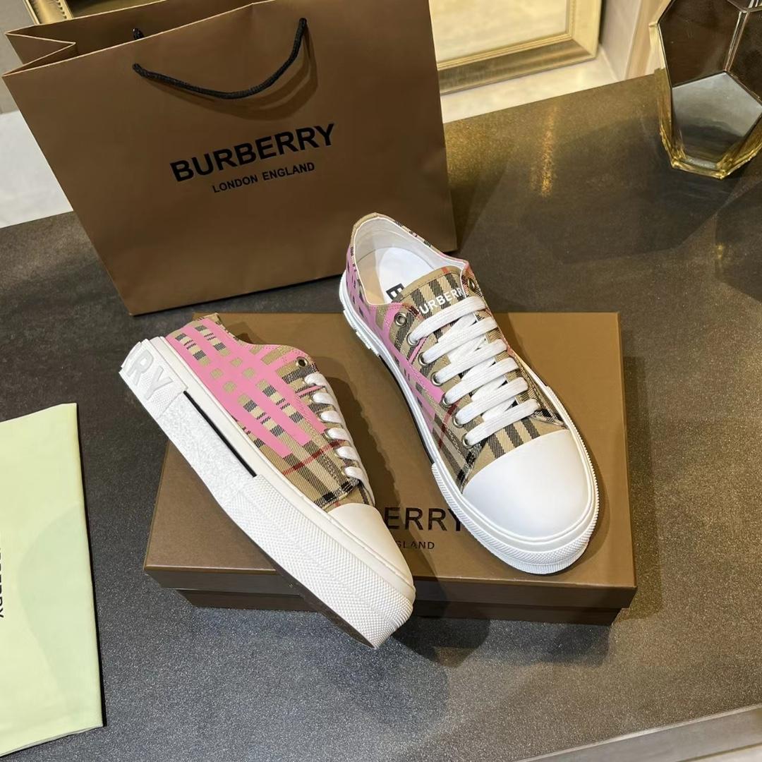 Burberry Low Top Sneaker - DesignerGu