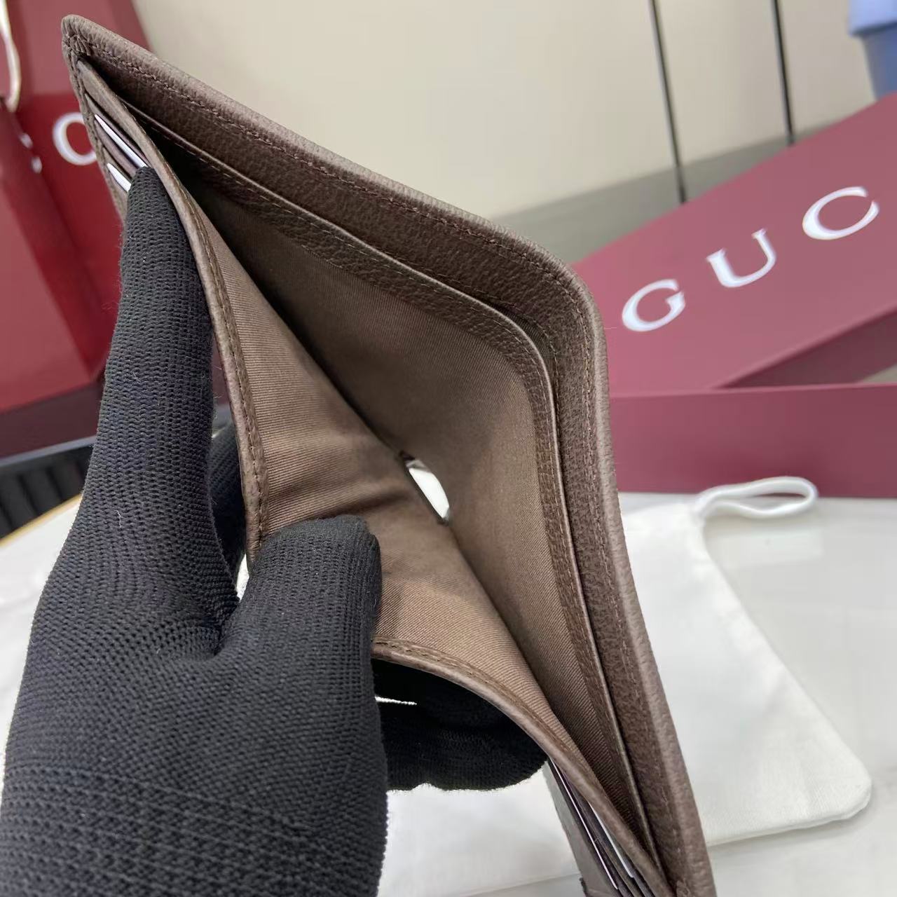 Gucci GG Bi-fold Wallet - DesignerGu