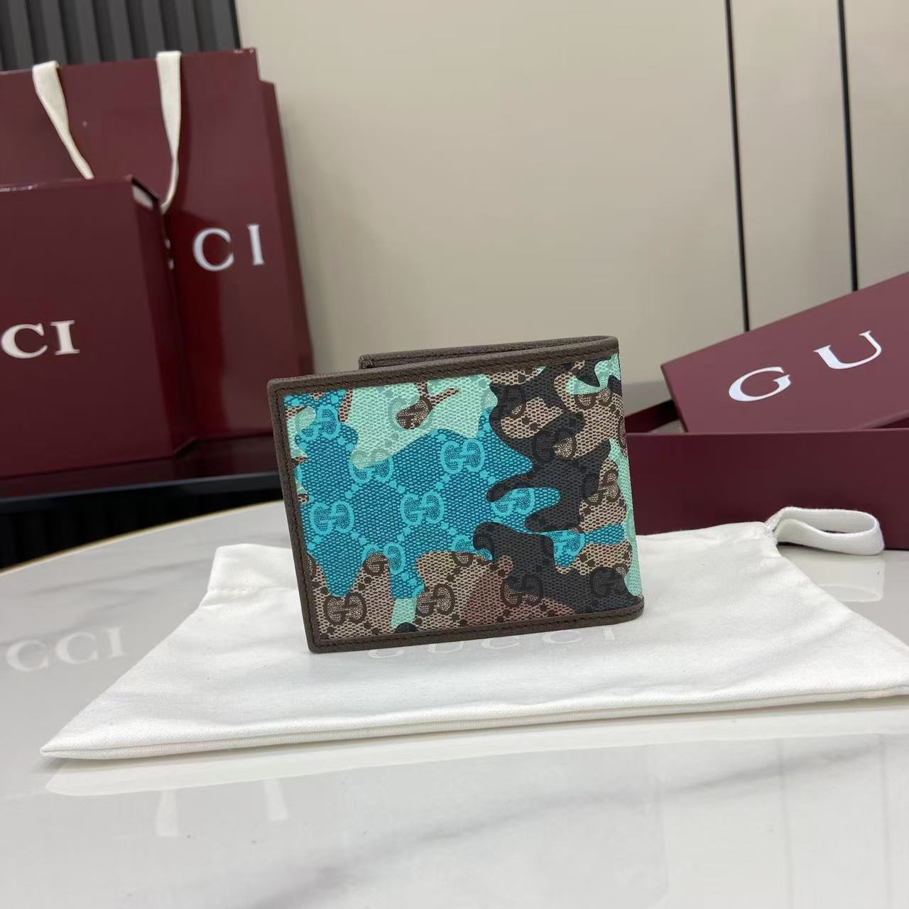 Gucci GG Bi-fold Wallet - DesignerGu