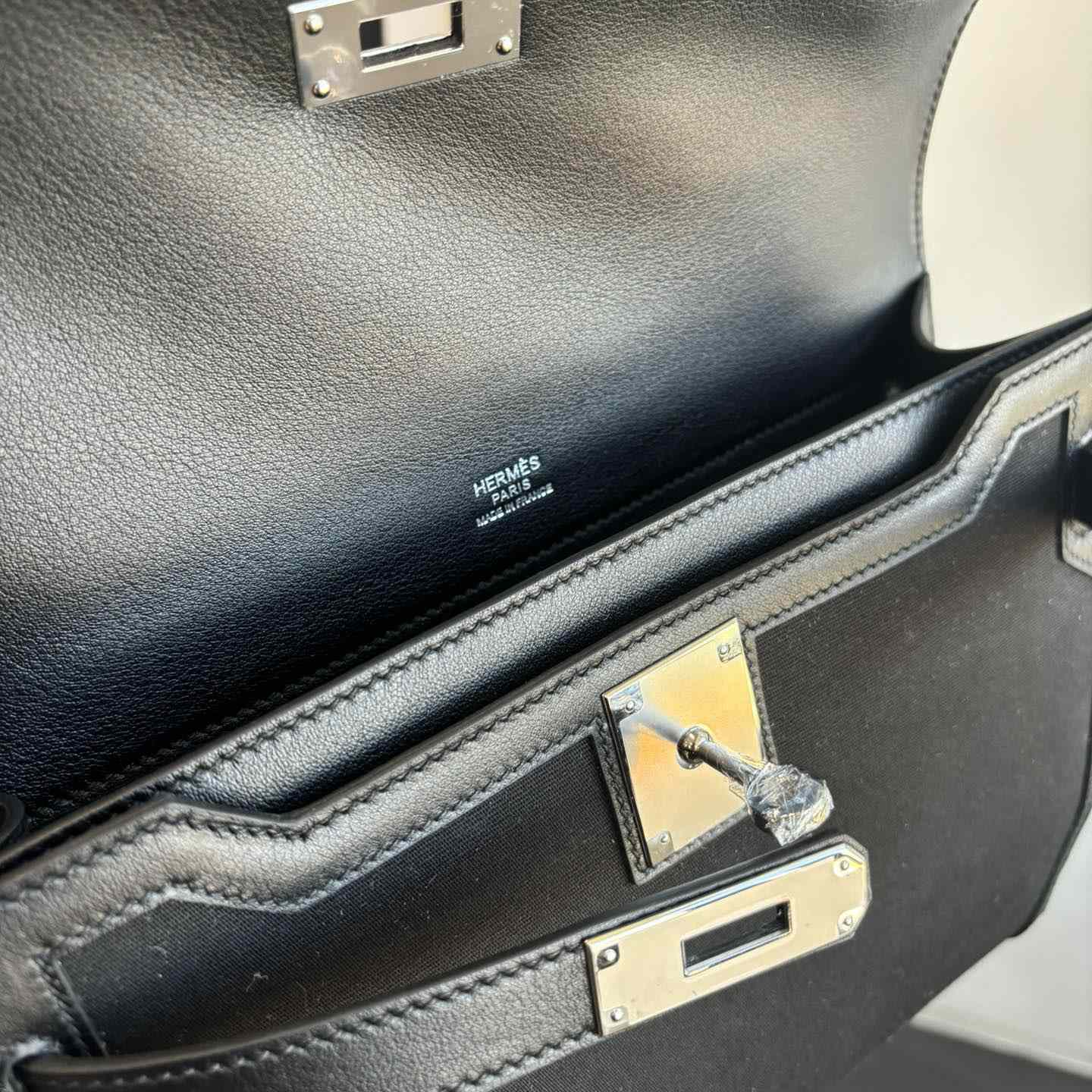 Hermes Kelly Depeches 25 Pouch - DesignerGu