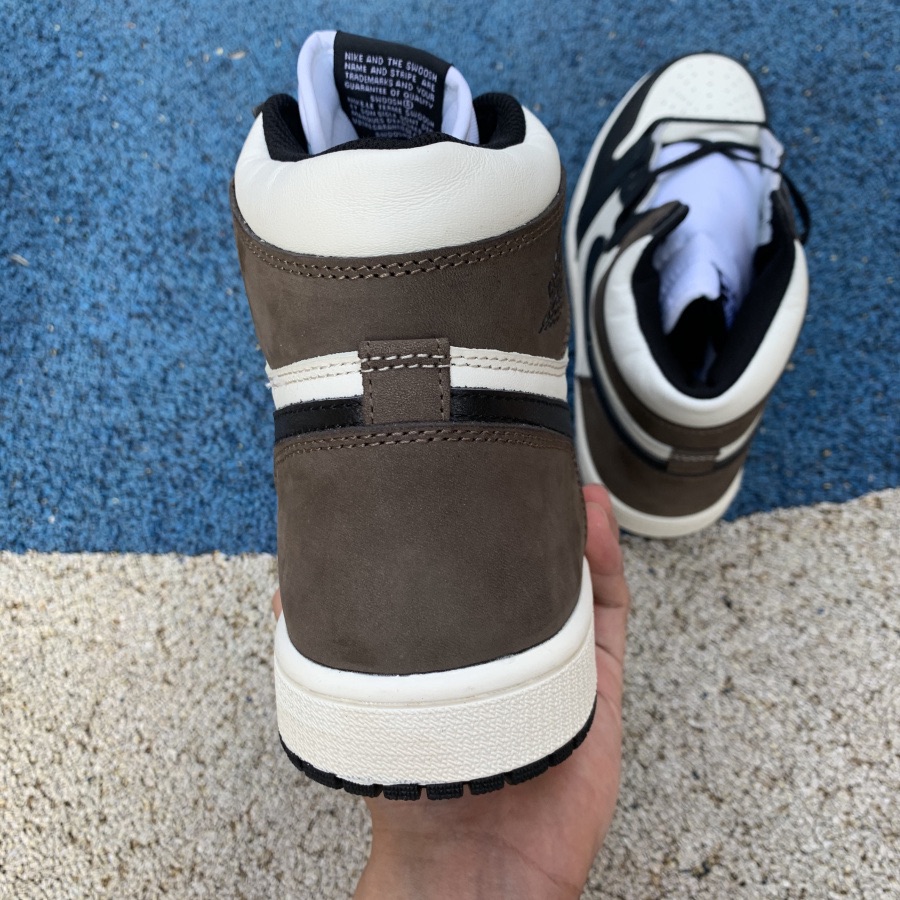 Jordan Air 1 Retro High OG "Dark Mocha"Sneaker - 