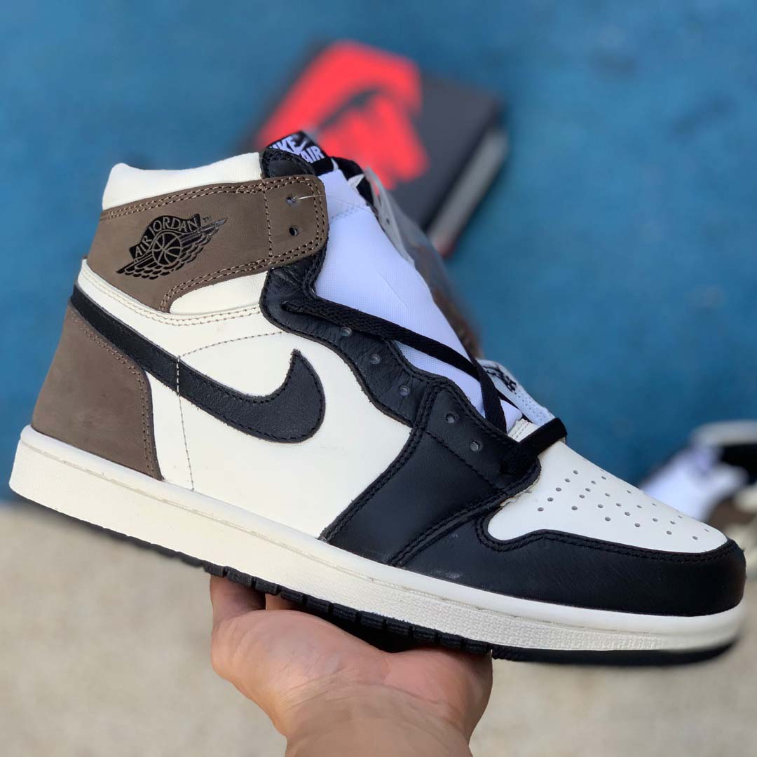 Jordan Air 1 Retro High OG "Dark Mocha"Sneaker - 