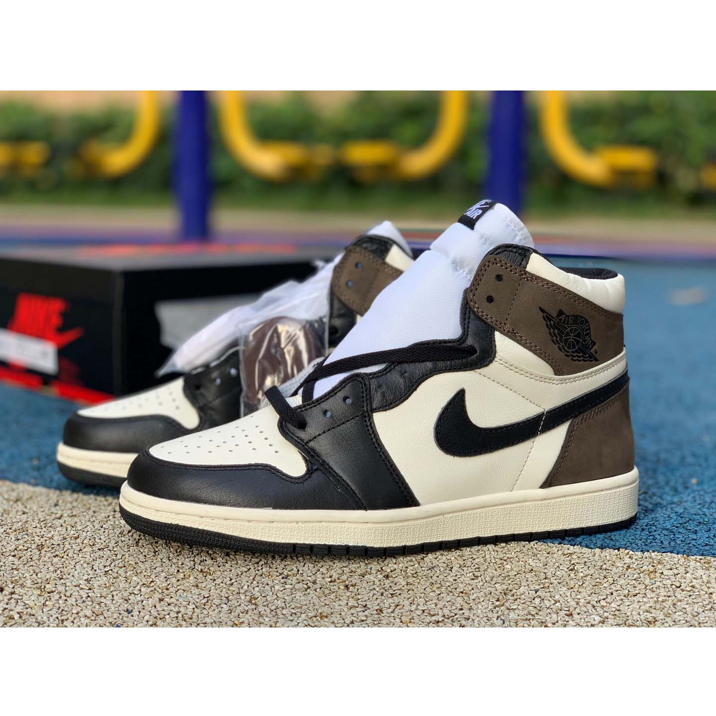 Jordan Air 1 Retro High OG "Dark Mocha"Sneaker - 