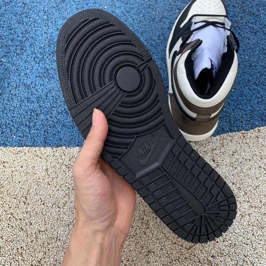 Jordan Air 1 Retro High OG "Dark Mocha"Sneaker - 