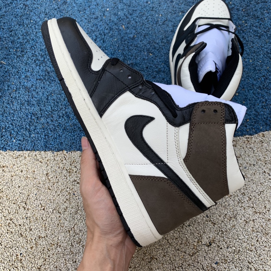 Jordan Air 1 Retro High OG "Dark Mocha"Sneaker - 