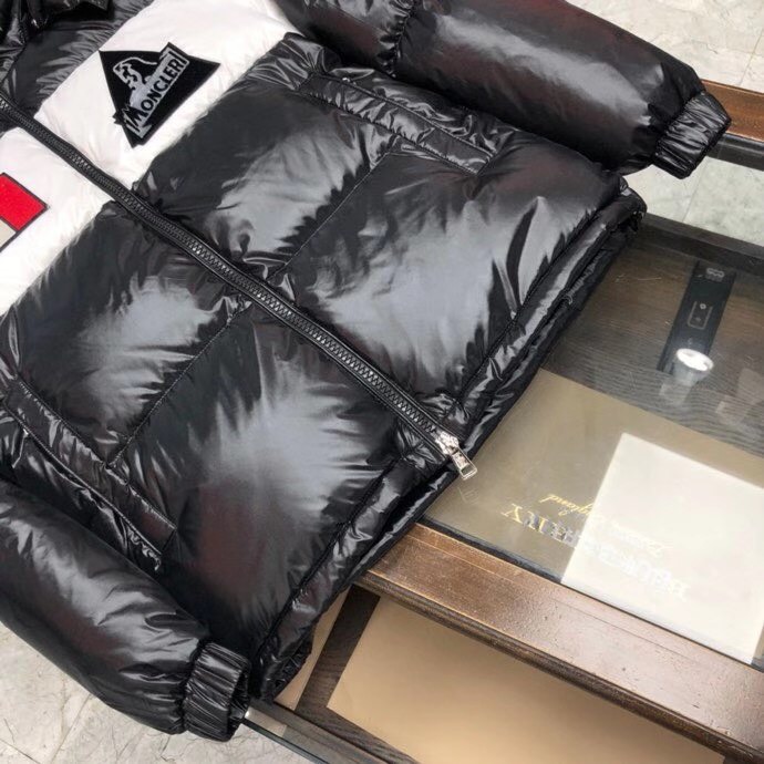 Moncler Logo Patch Padded Jacket - 