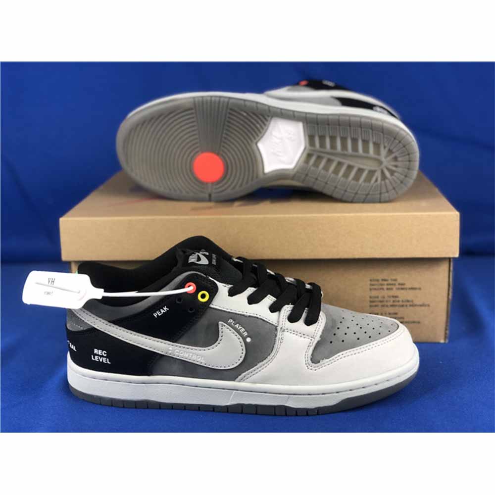 Nike SB Dunk Low "VX1000 Camcorder" - 