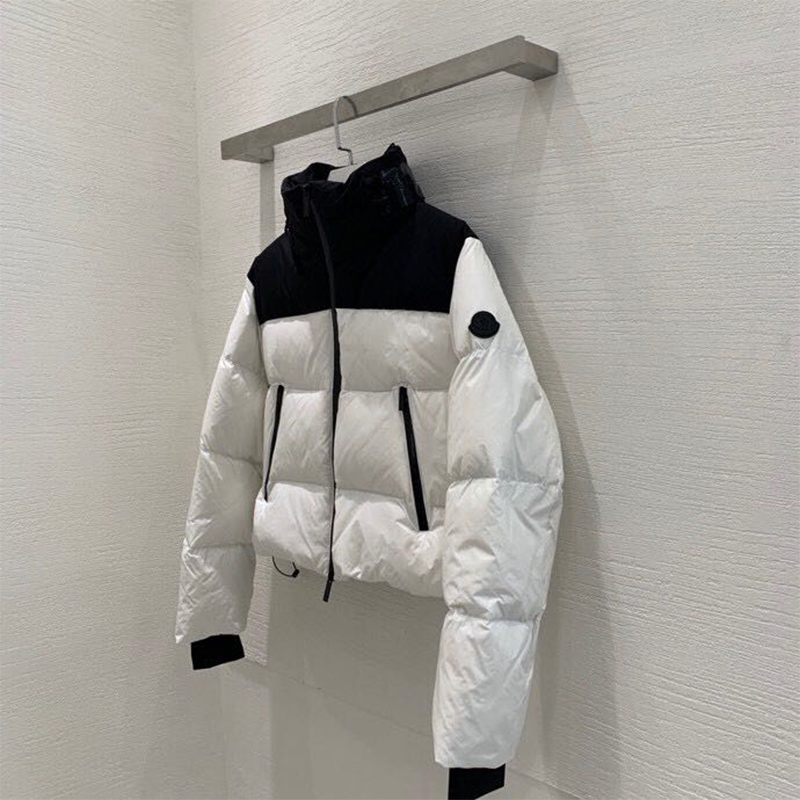 Moncler Jasione Short Down Jacket In White - 