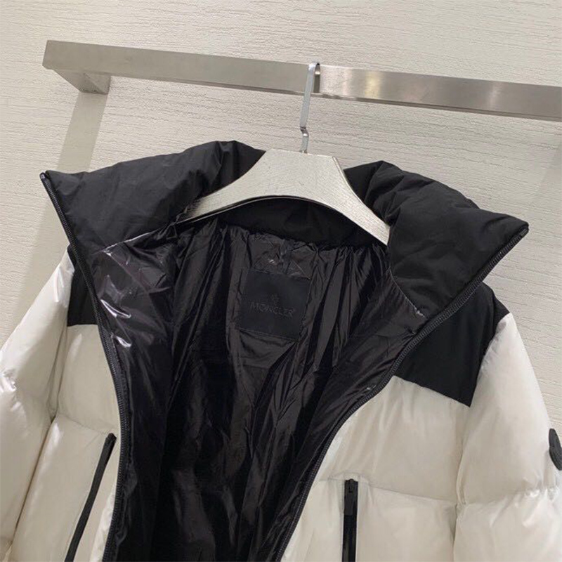 Moncler Jasione Short Down Jacket In White - 
