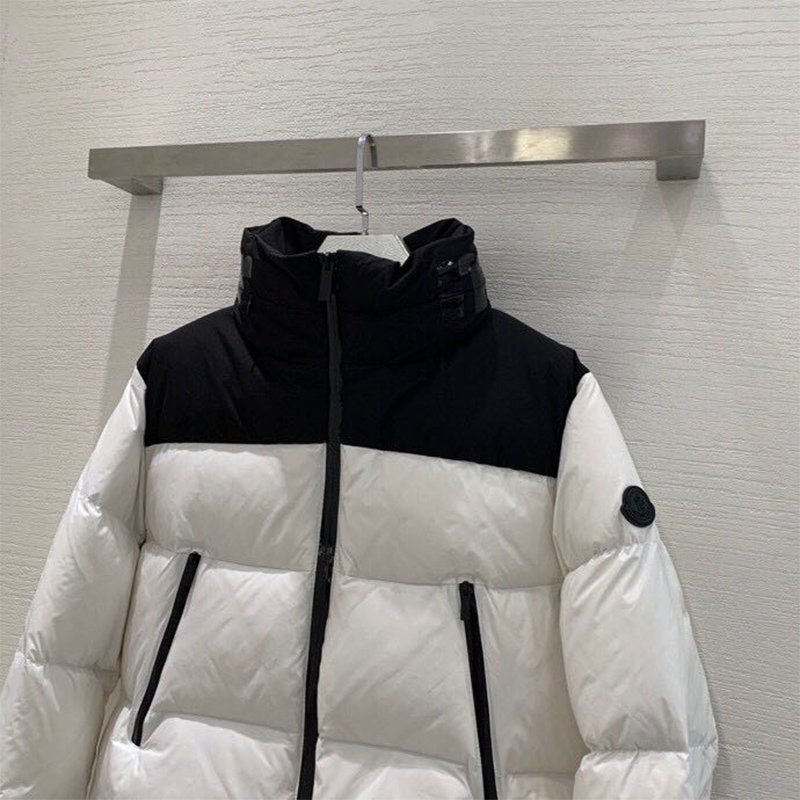Moncler Jasione Short Down Jacket In White - 