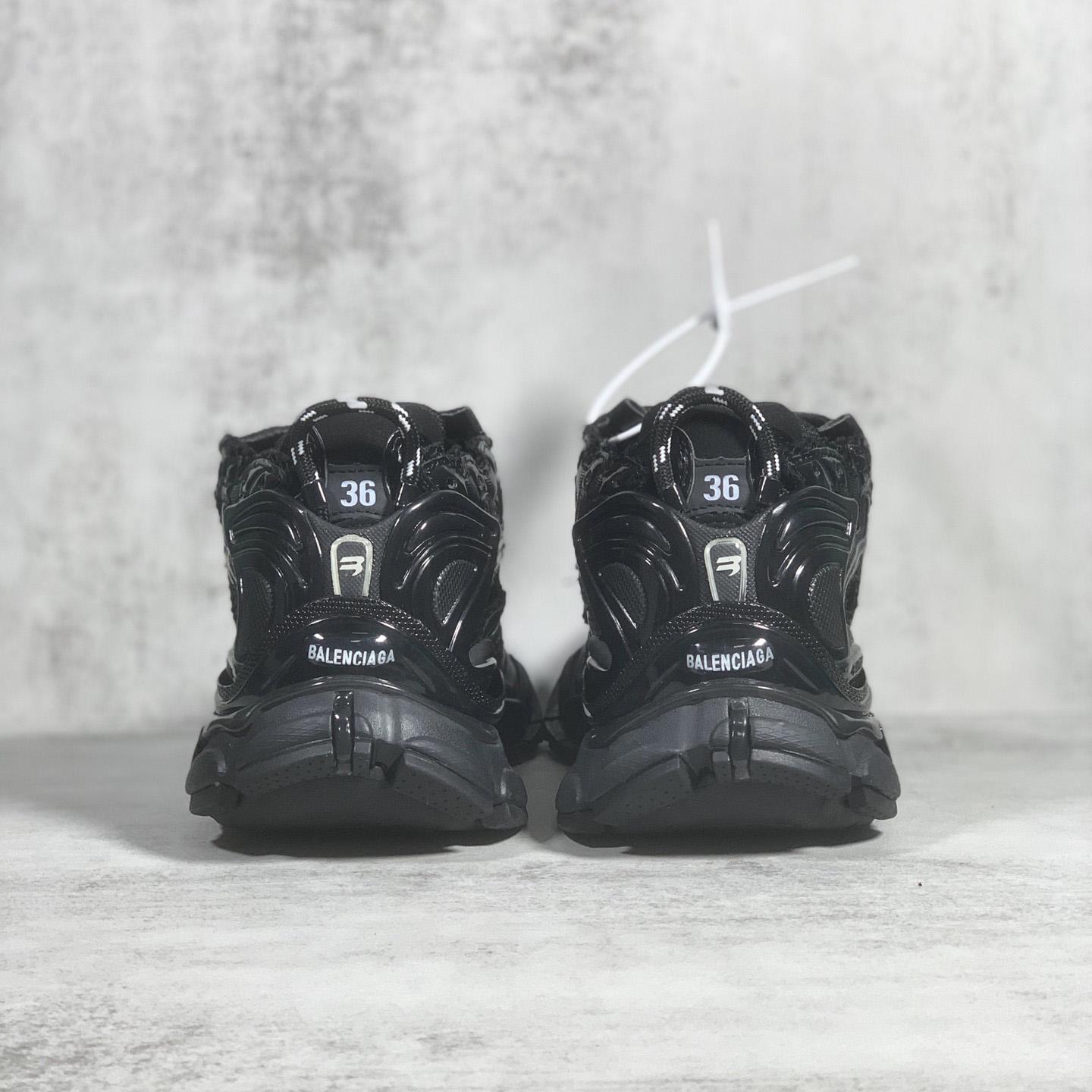 Balenciaga Runner Sneaker In Black - 