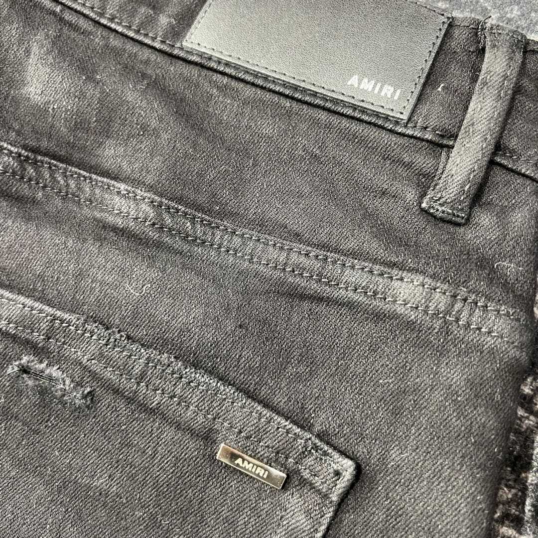 Amiri Slim Fit Jeans    205 - 