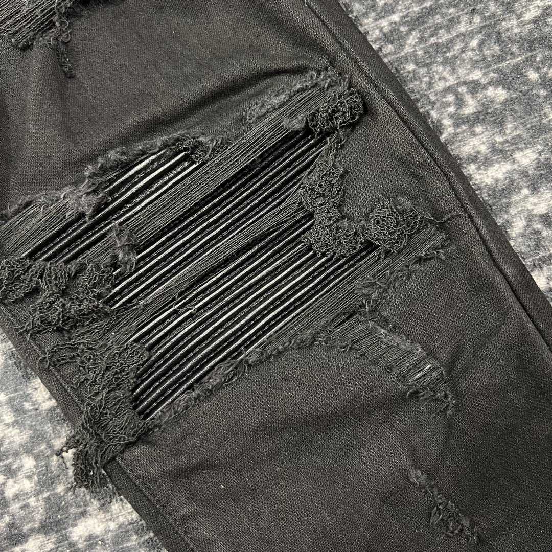 Amiri Slim Fit Jeans    205 - 