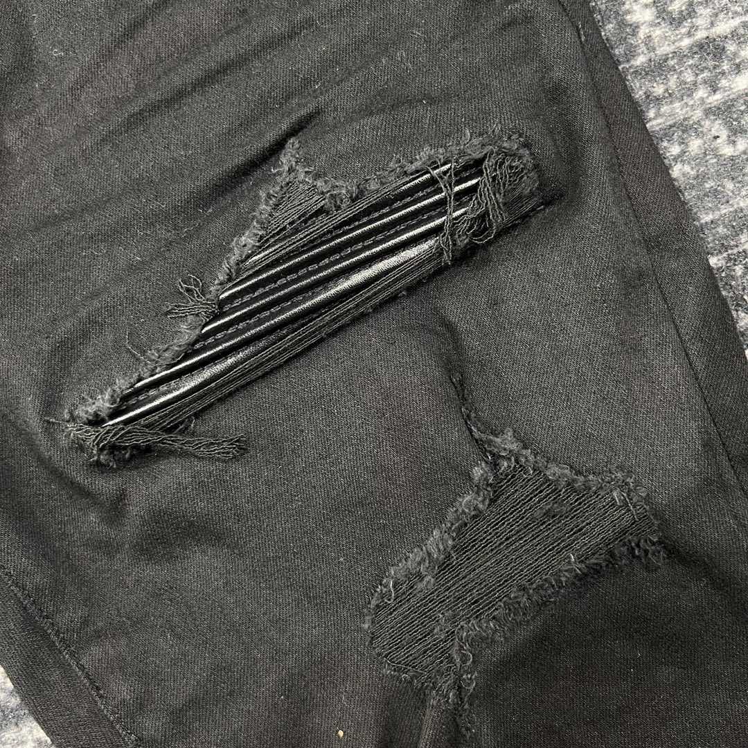 Amiri Slim Fit Jeans    205 - 