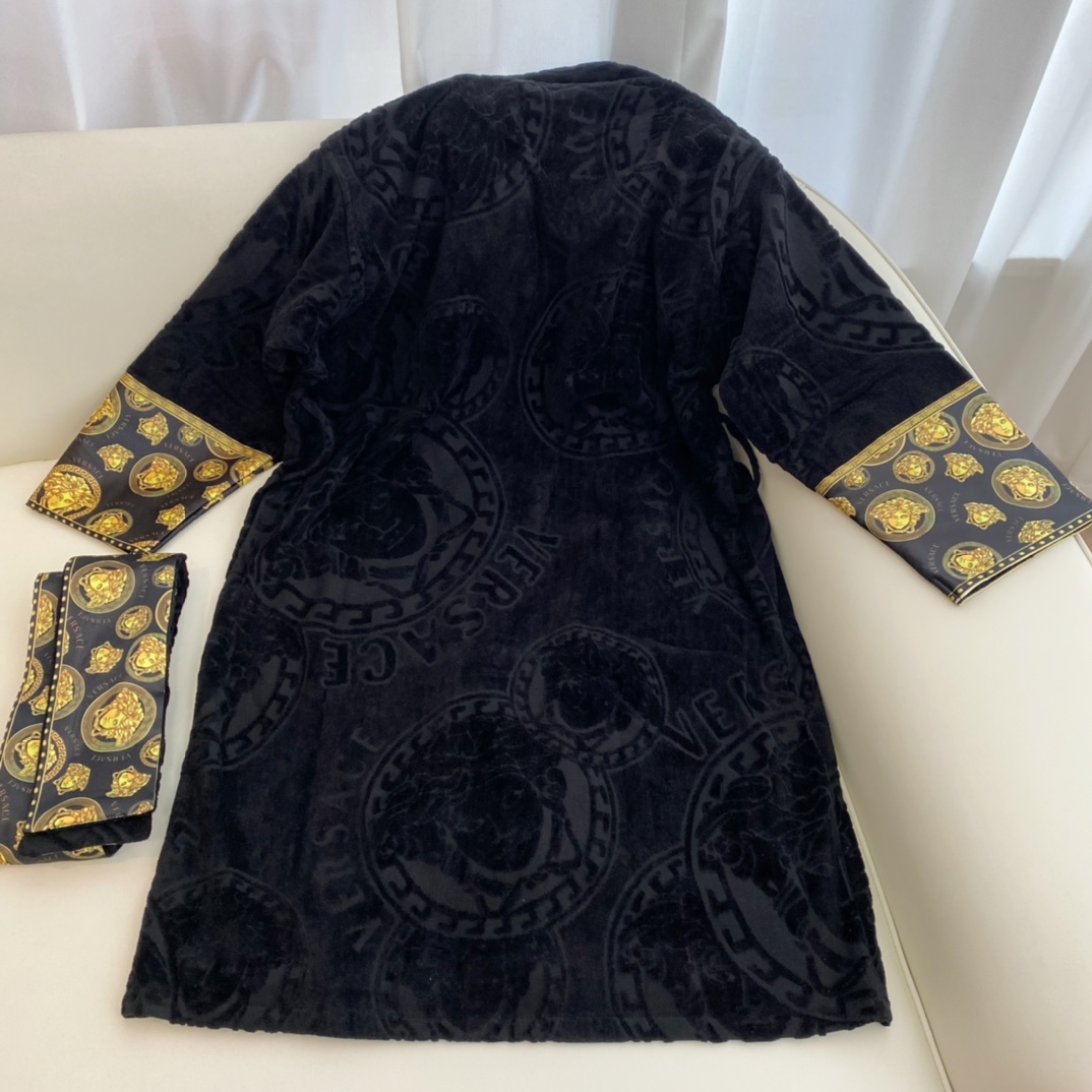 Versace I ♡ Baroque Bathrobe(Uniform size) - 