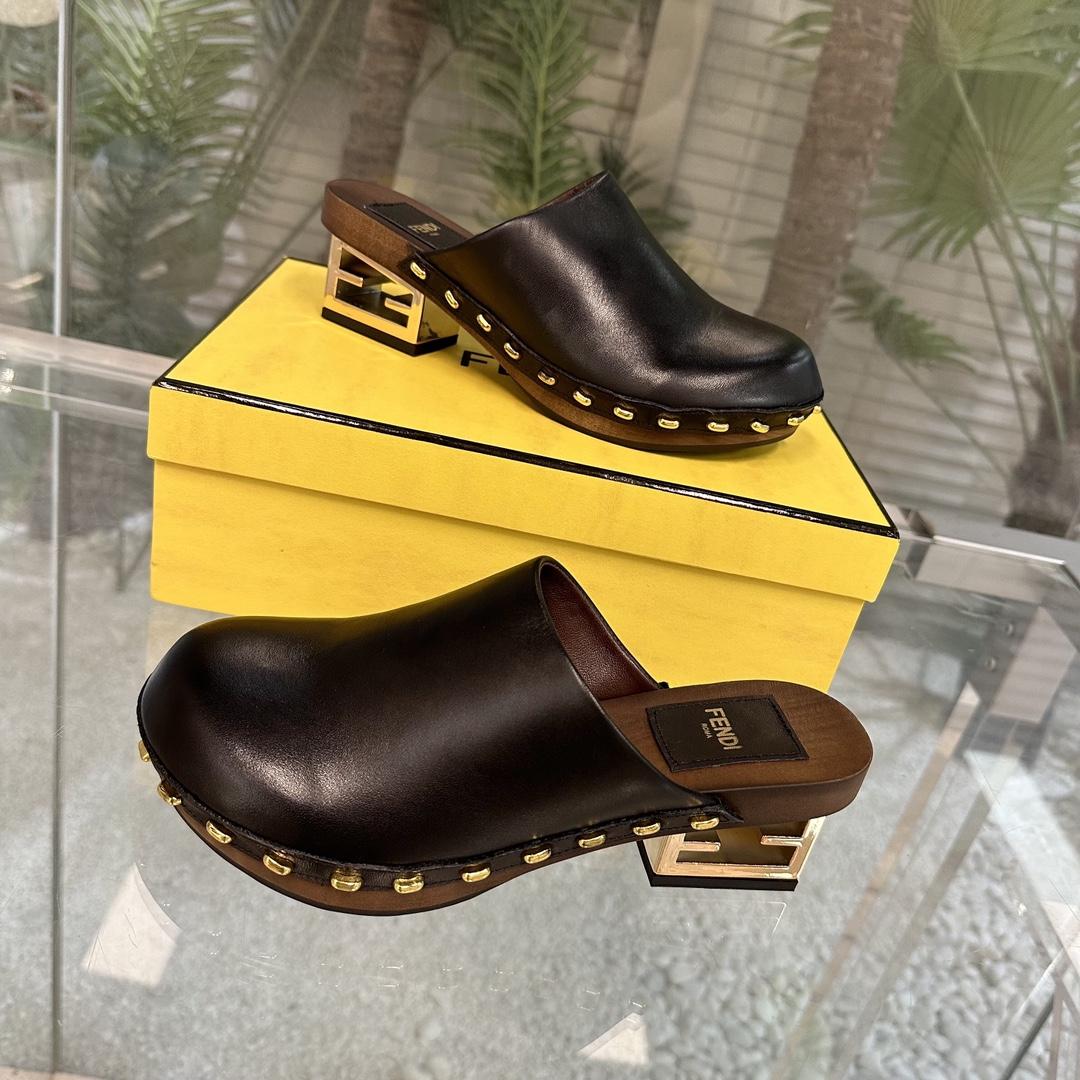 Fendi Baguette Show Black Leather Medium-heel Clogs - 