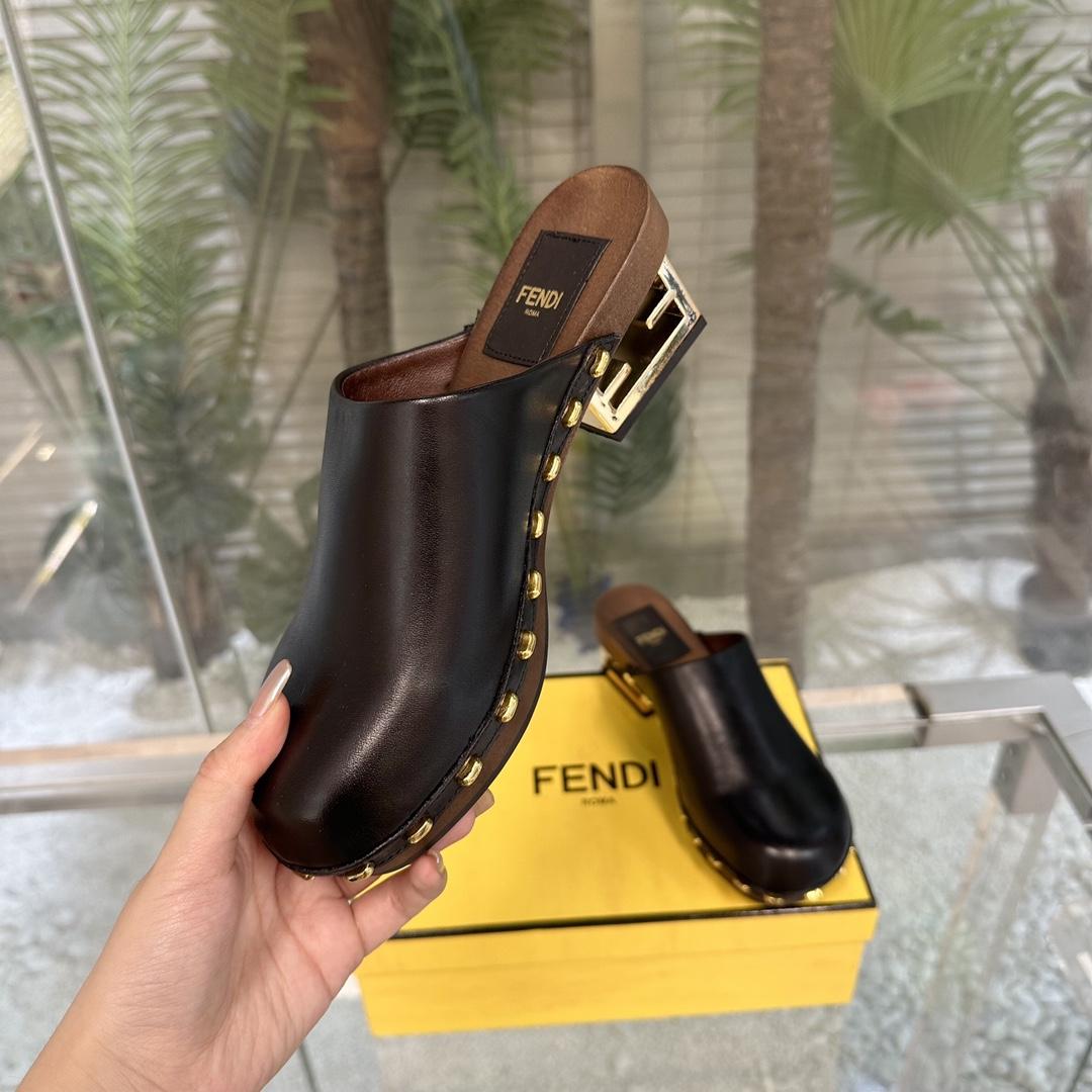 Fendi Baguette Show Black Leather Medium-heel Clogs - 