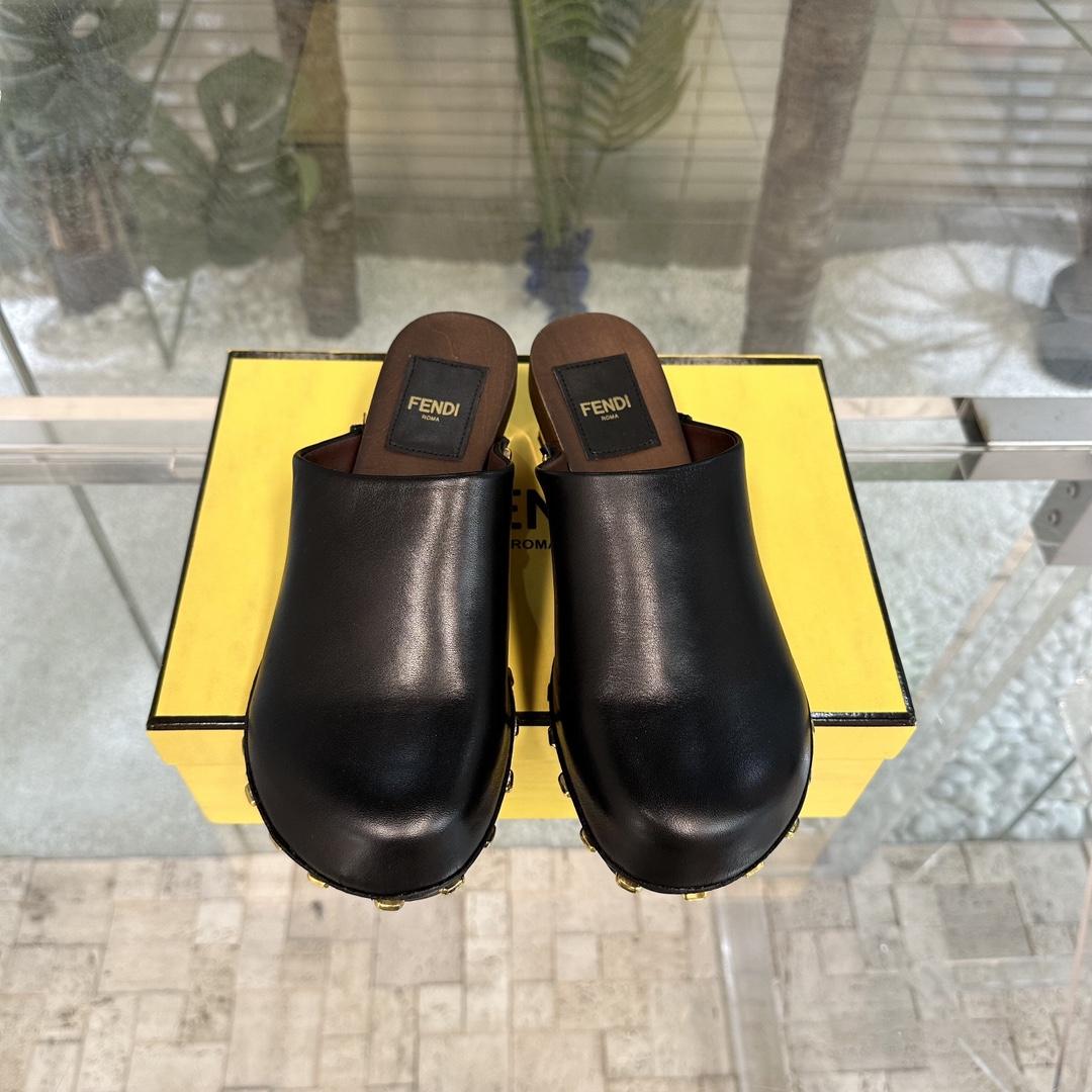 Fendi Baguette Show Black Leather Medium-heel Clogs - 