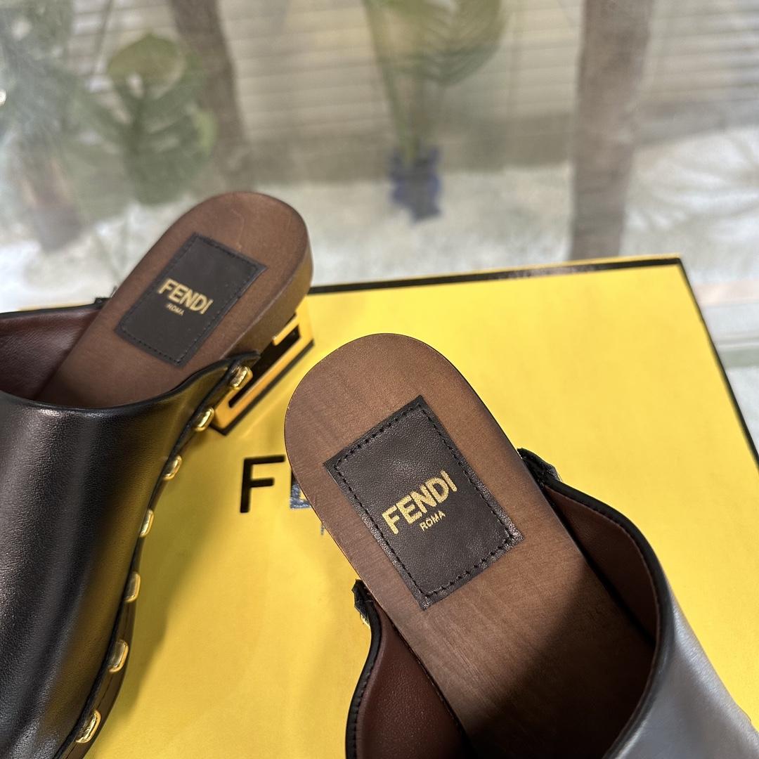 Fendi Baguette Show Black Leather Medium-heel Clogs - 
