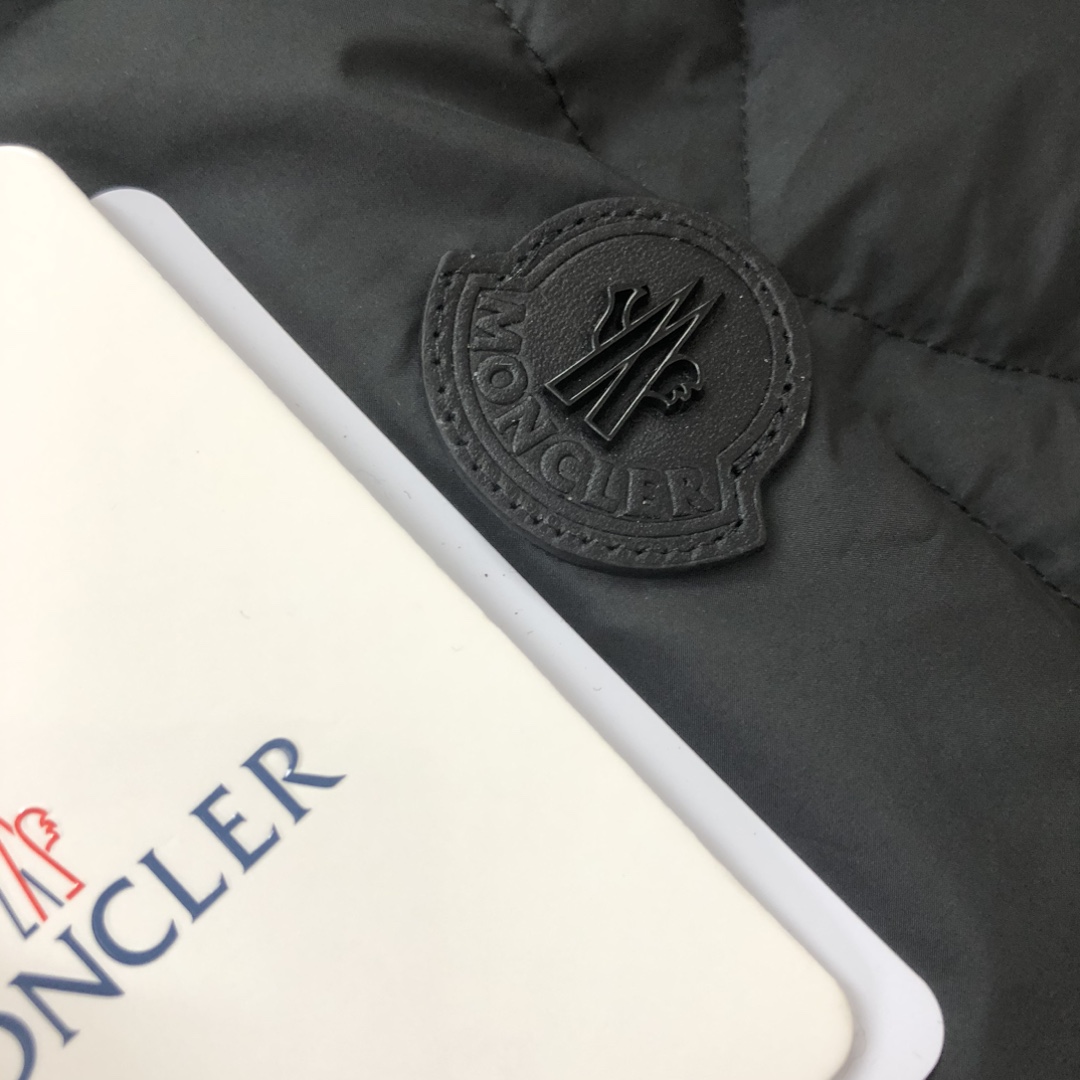 Moncler Besbre Short Down Jacket - 
