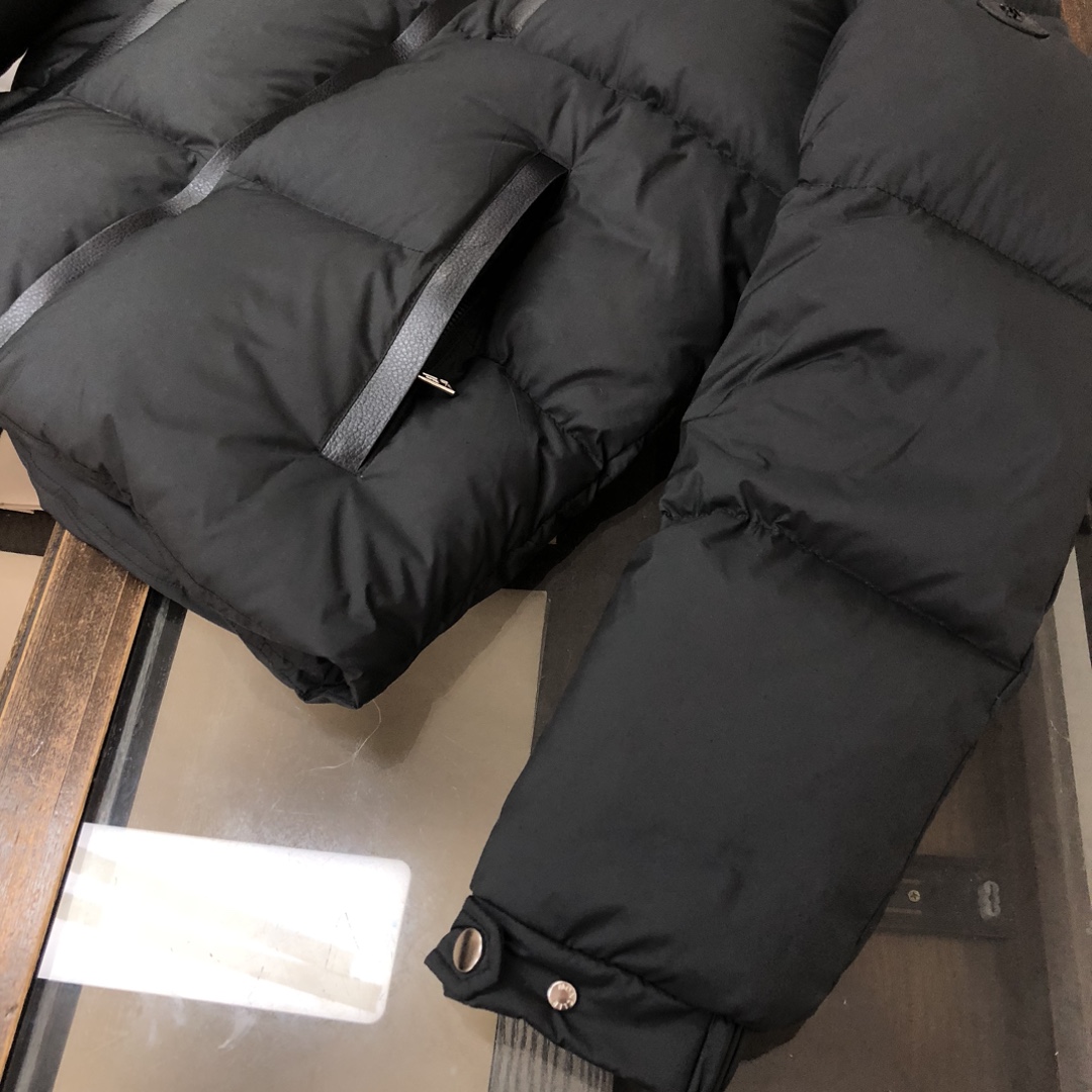 Moncler Besbre Short Down Jacket - 