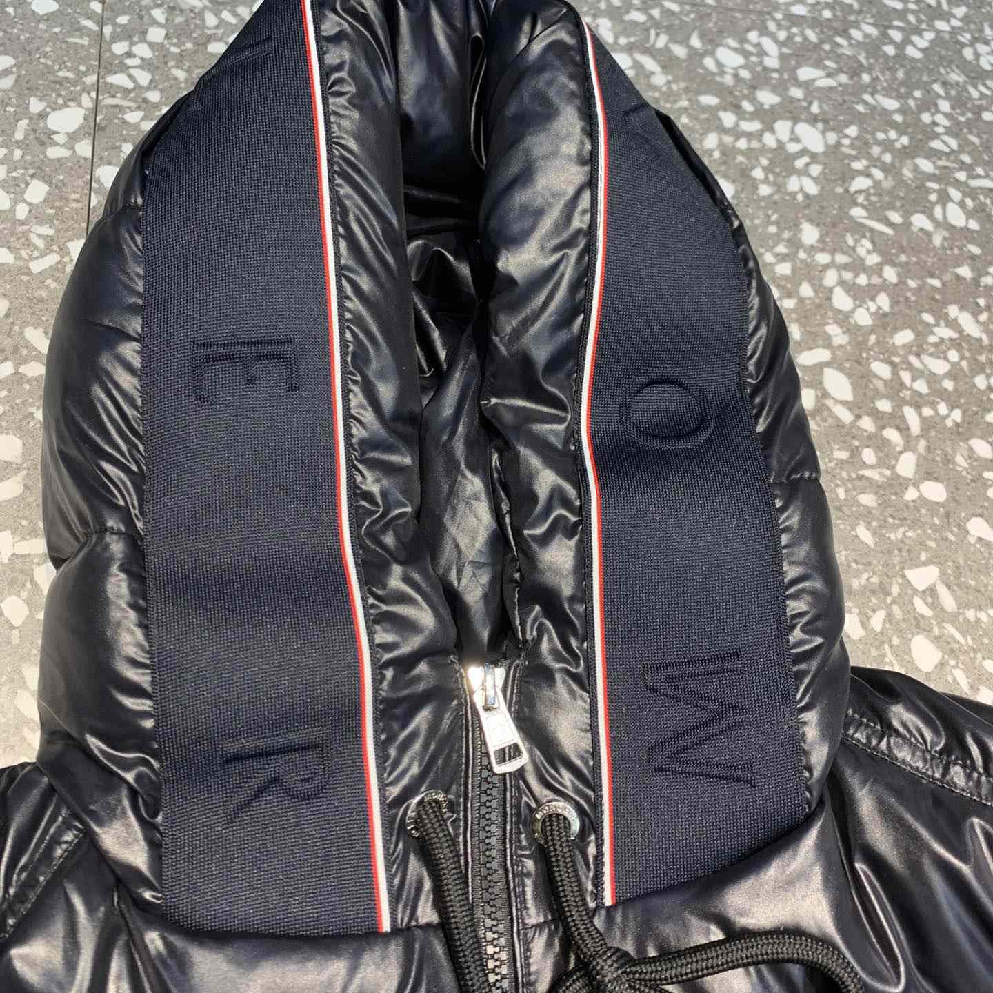 Moncler Pavin Short Down Jacket - 