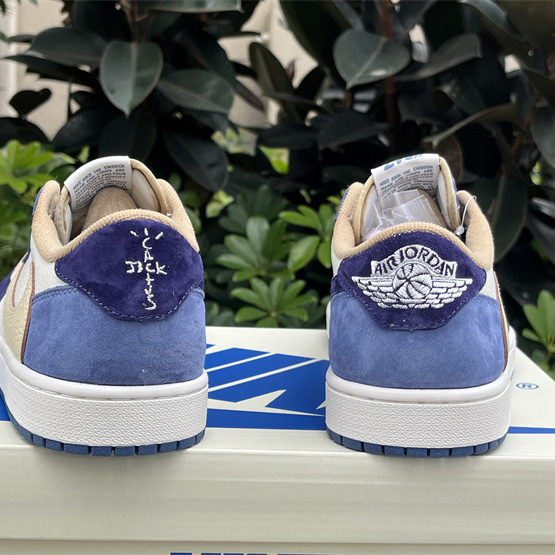 Travis Scott x Air Jordan 1 Low Sneaker      DM7866-808 - 