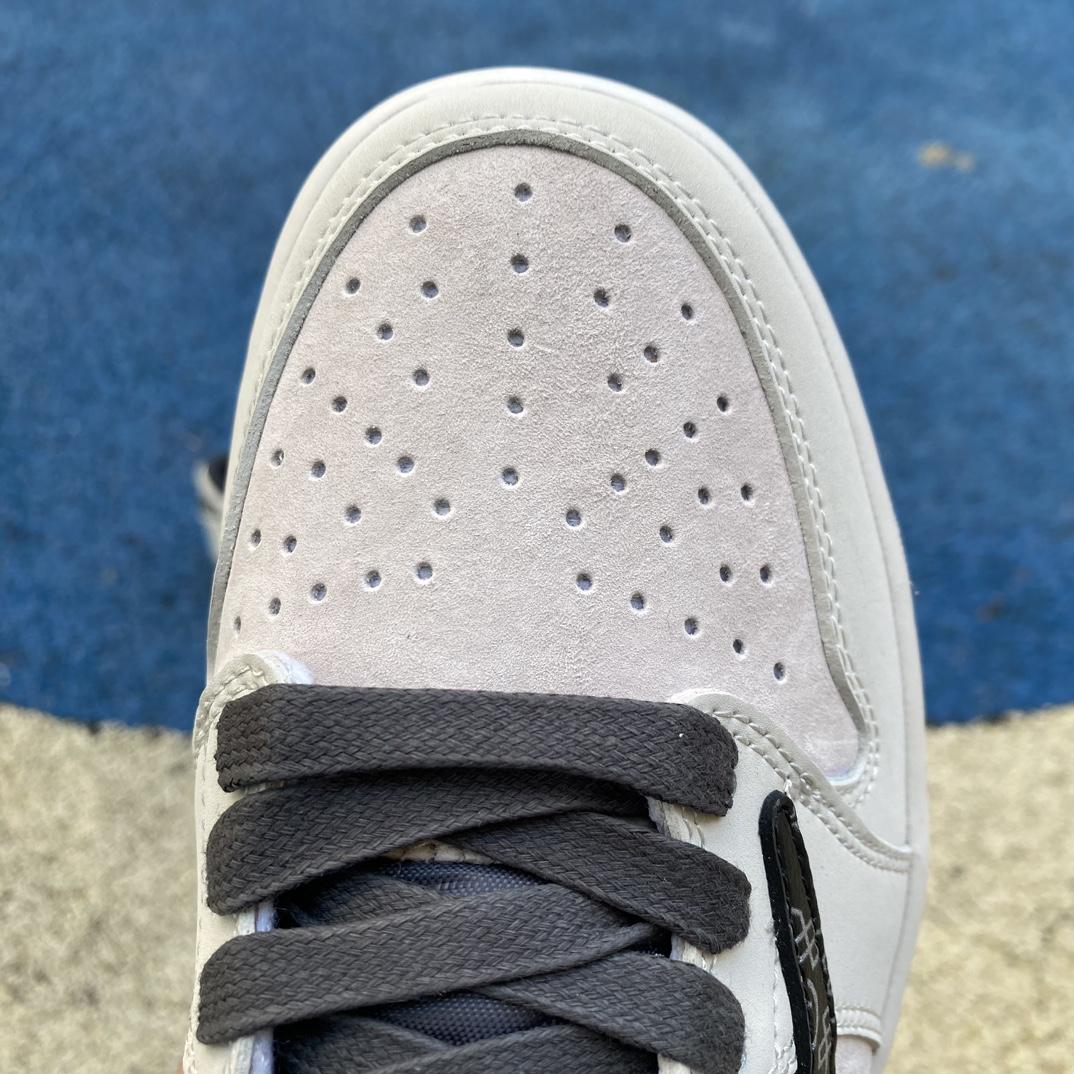 Tracis Scott x Air Jordan 1 Low Golf Sneaker   DZ4137-708 - 