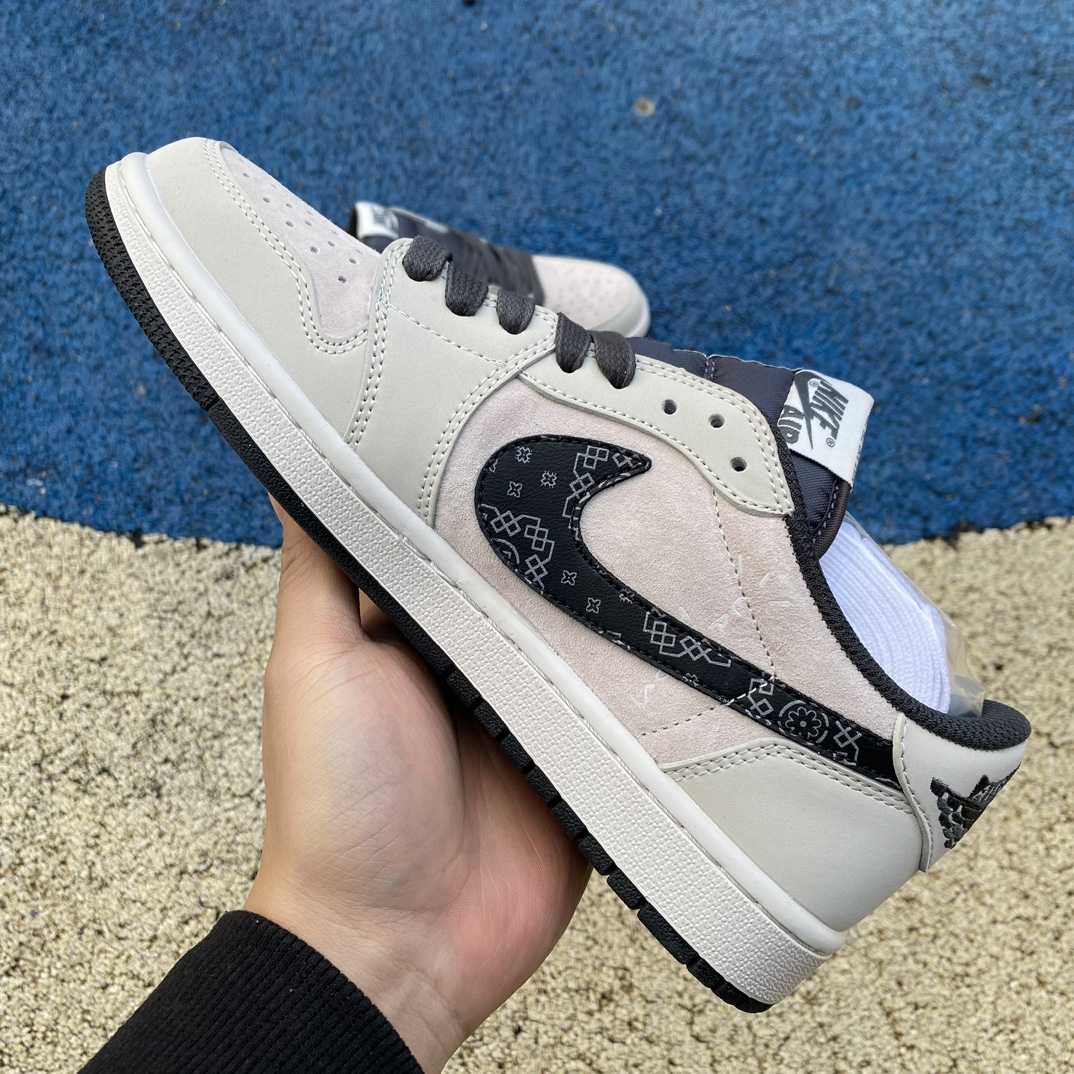 Tracis Scott x Air Jordan 1 Low Golf Sneaker   DZ4137-708 - 