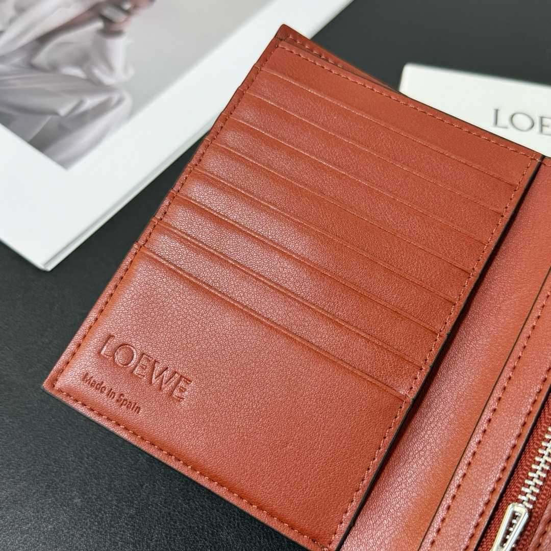 Loewe Medium Vertical Grained-Leather Wallet(14×11cm) - 